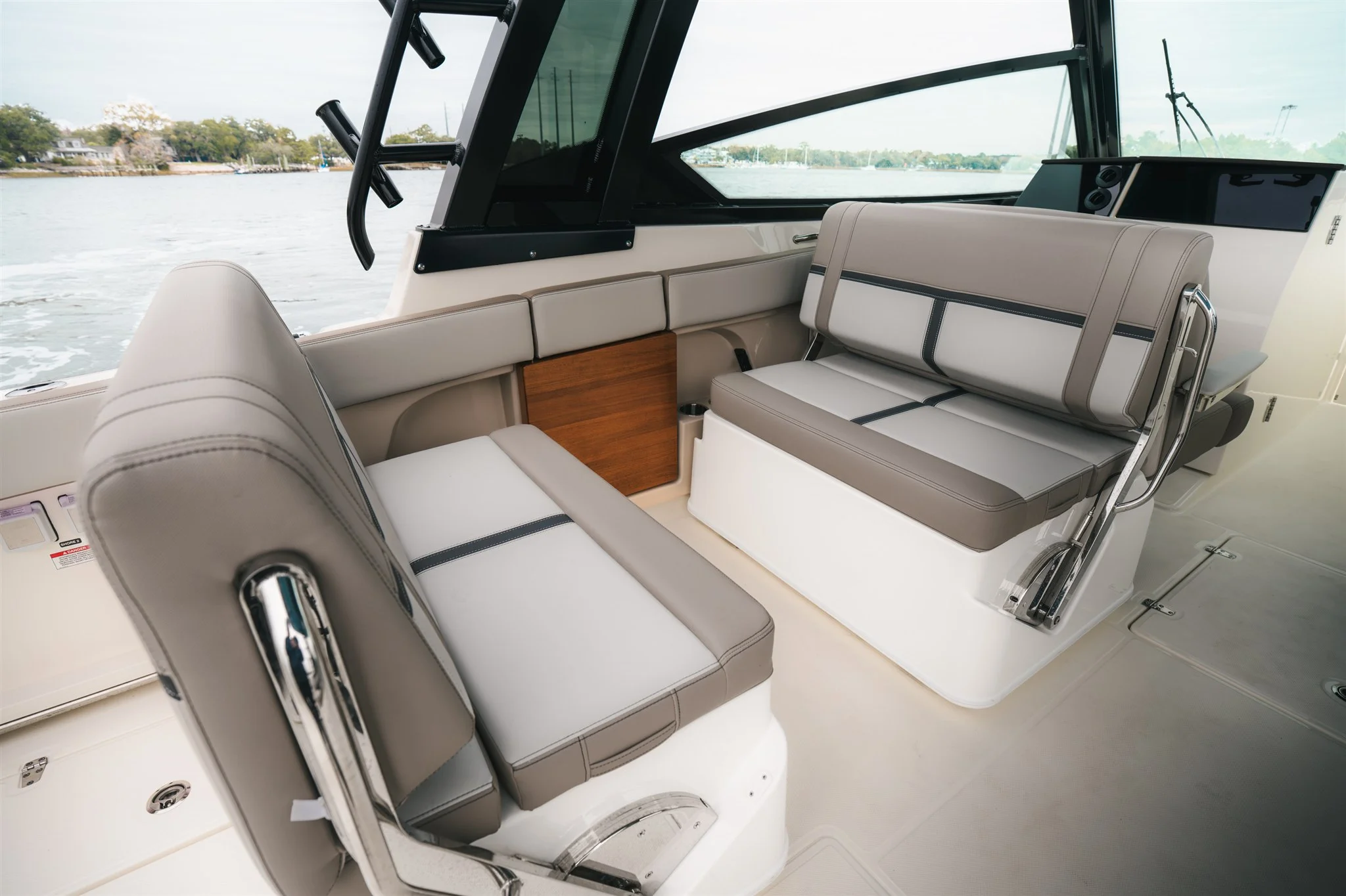 2026 Boston Whaler 330 Vantage Image Thumbnail #14