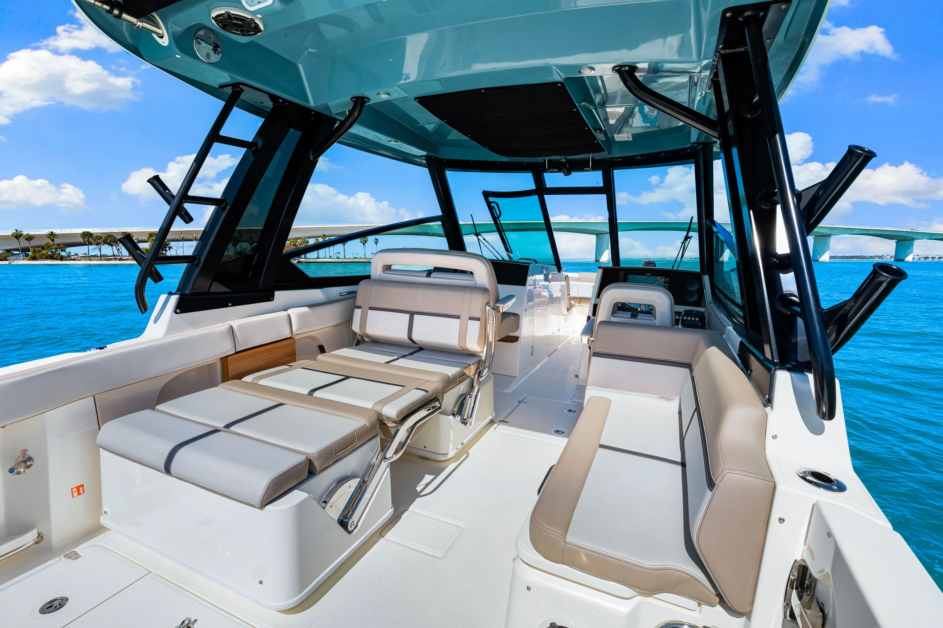 2026 Boston Whaler 330 Vantage Image Thumbnail #32