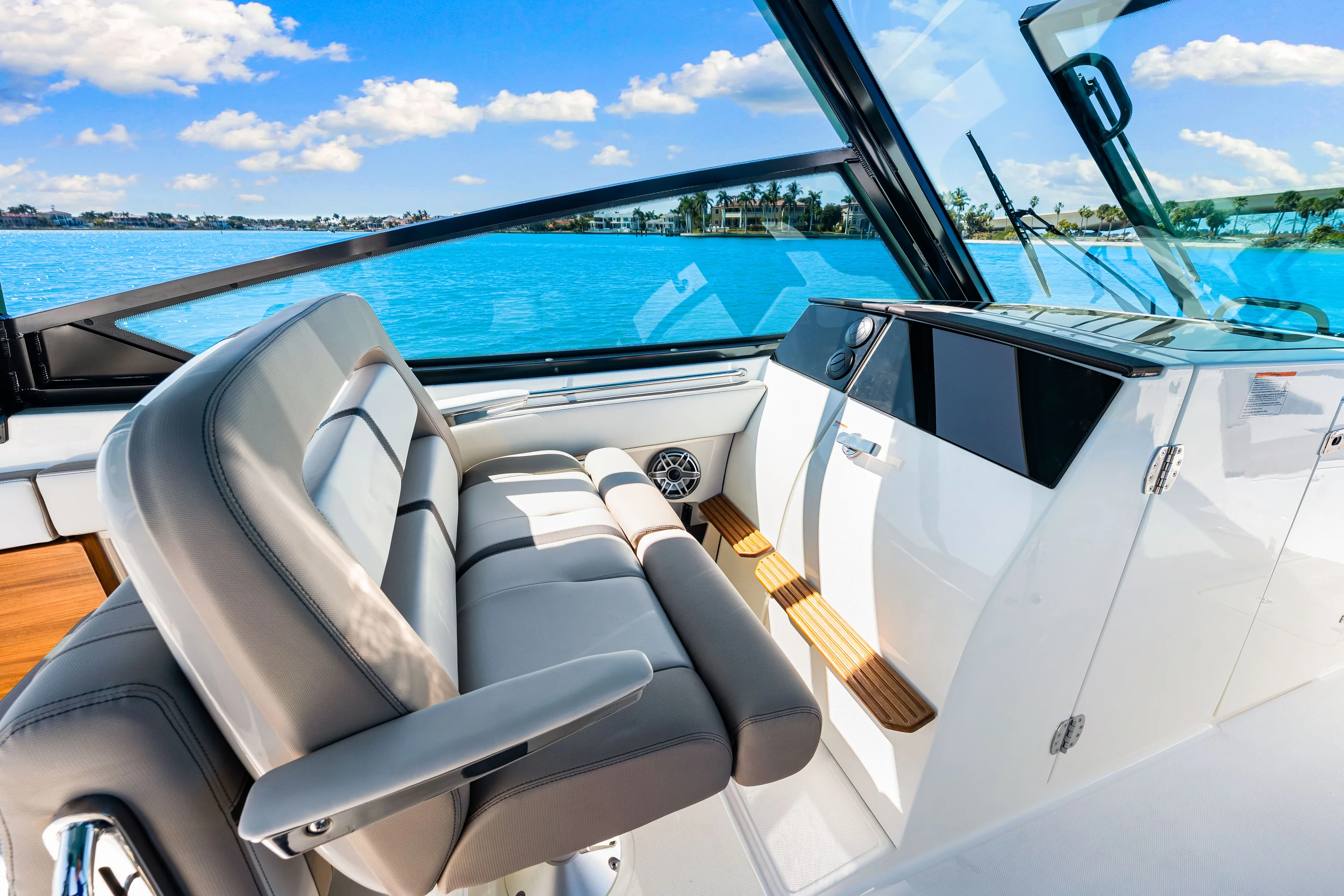 2026 Boston Whaler 330 Vantage Image Thumbnail #45