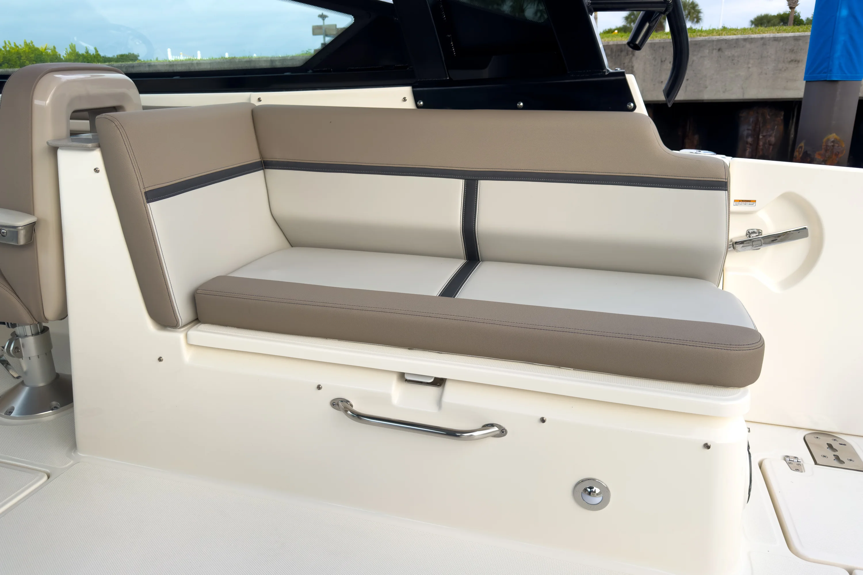 2026 Boston Whaler 330 Vantage Image Thumbnail #6