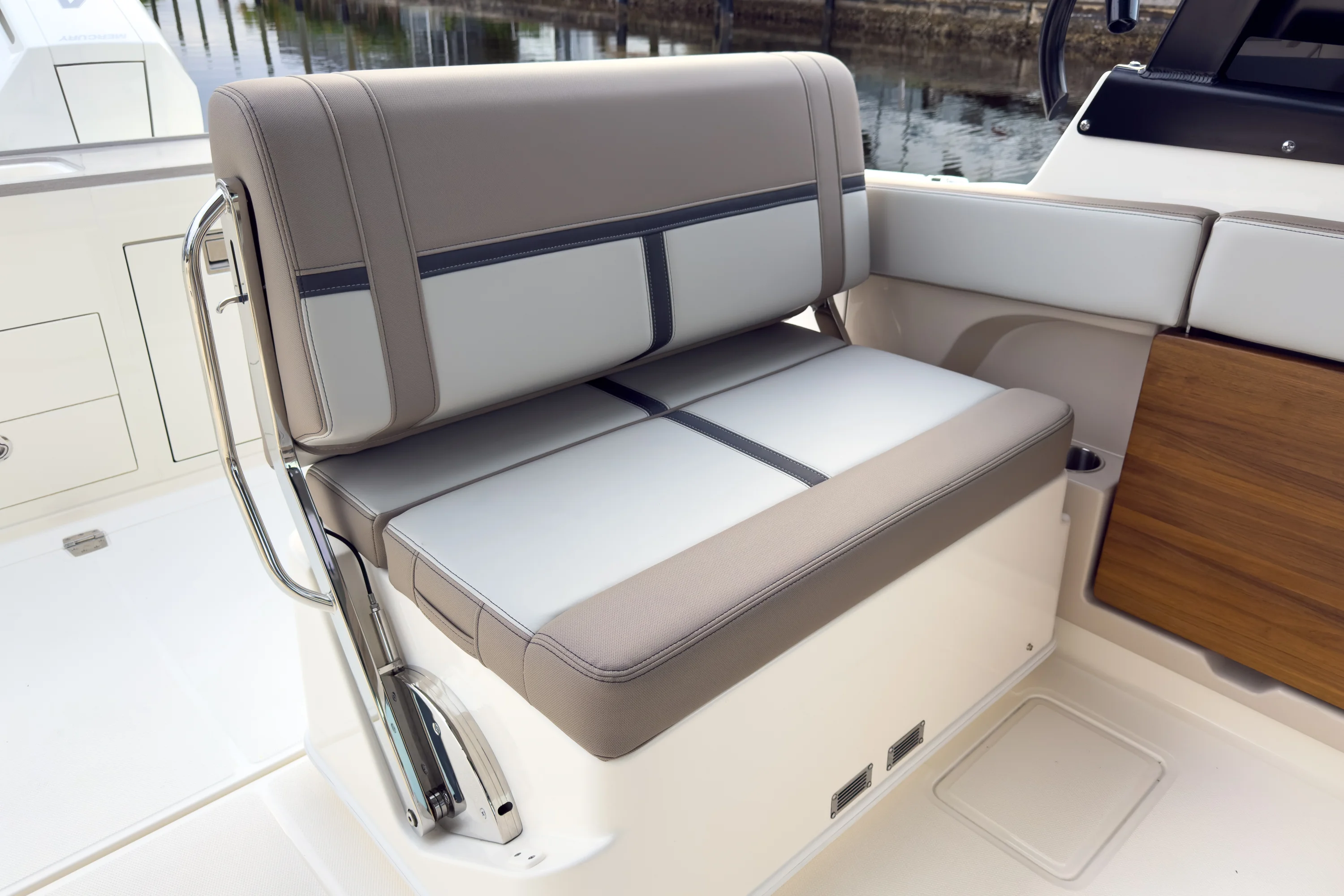 2026 Boston Whaler 330 Vantage Image Thumbnail #7