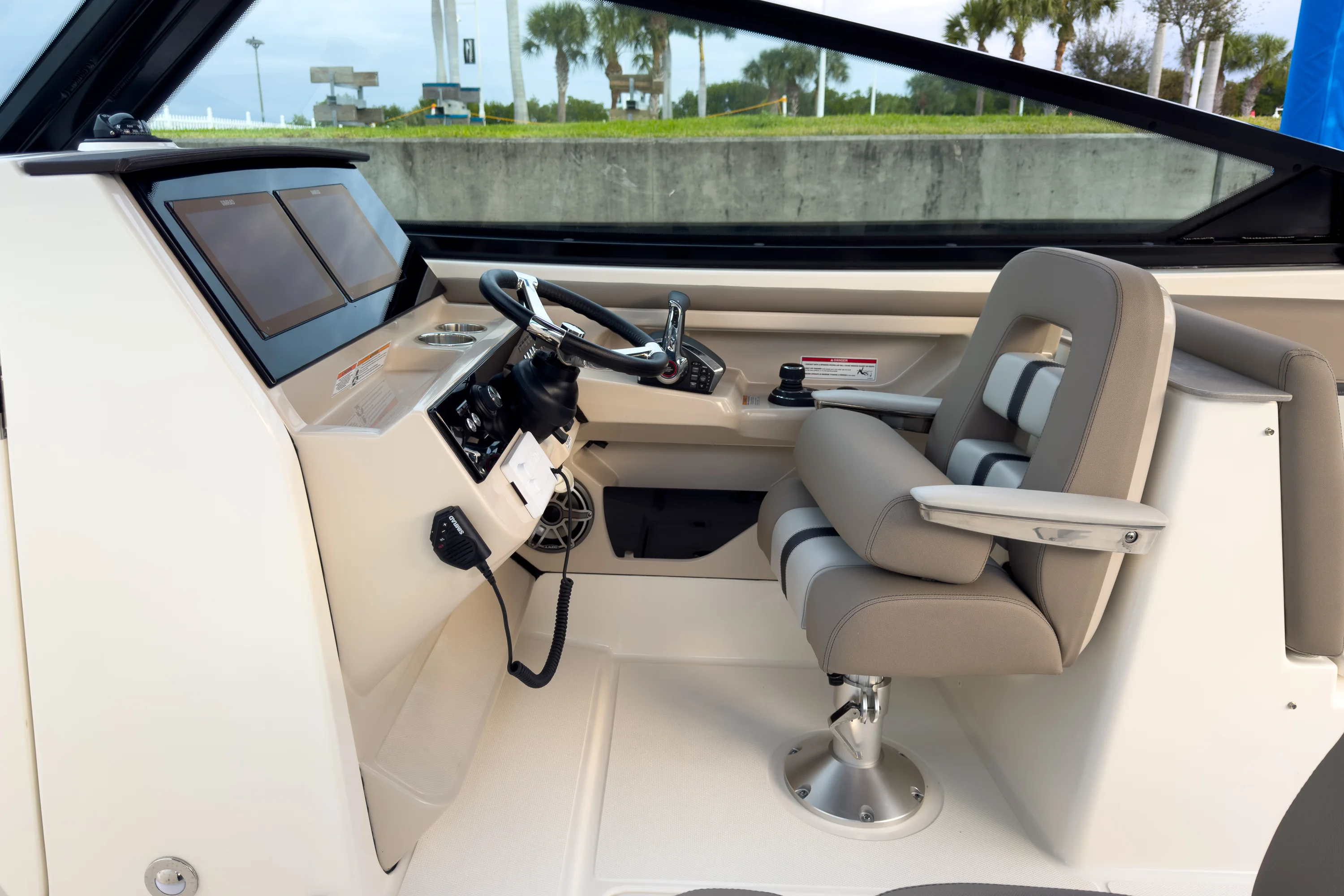 2026 Boston Whaler 330 Vantage Image Thumbnail #11