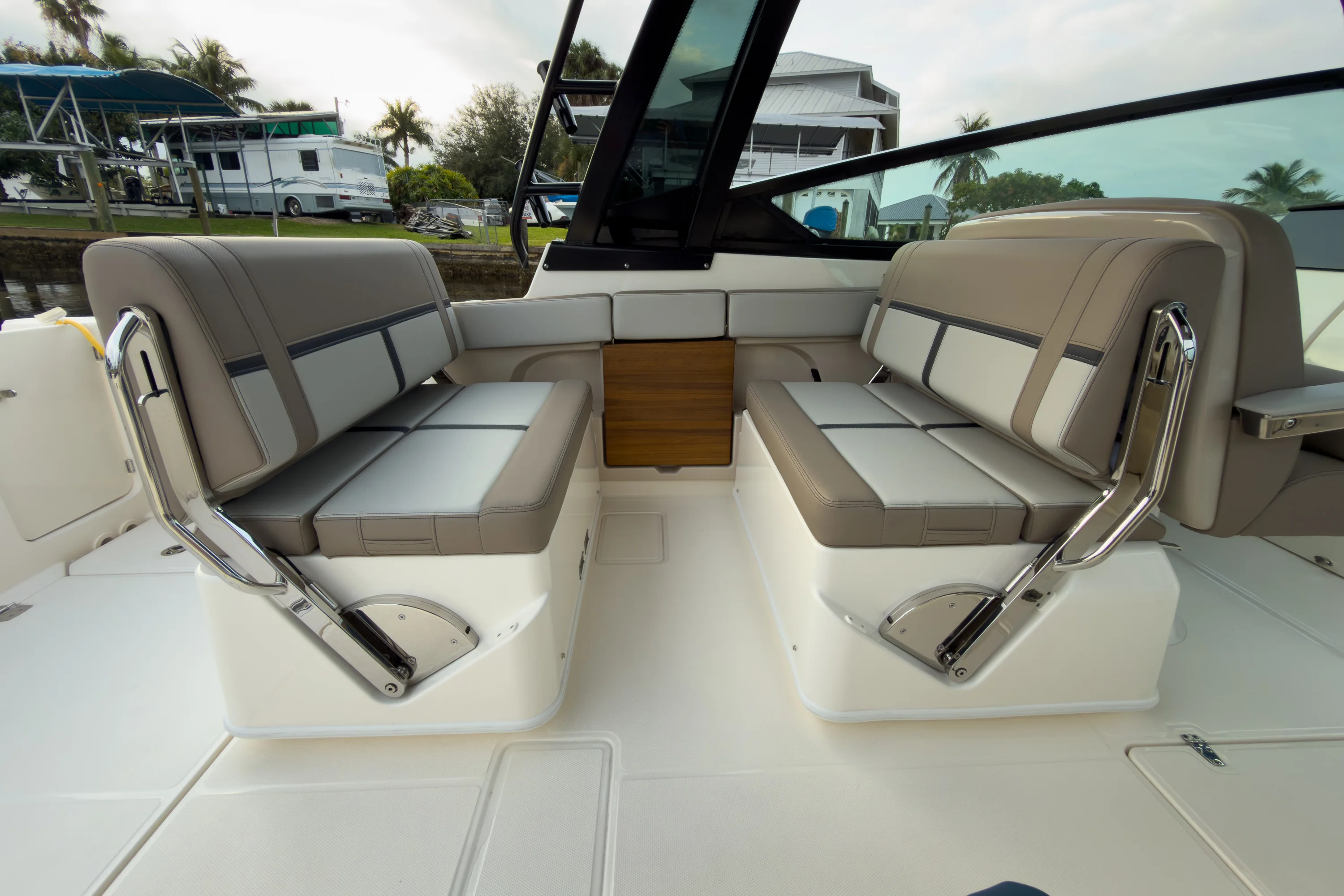 2026 Boston Whaler 330 Vantage Image Thumbnail #8