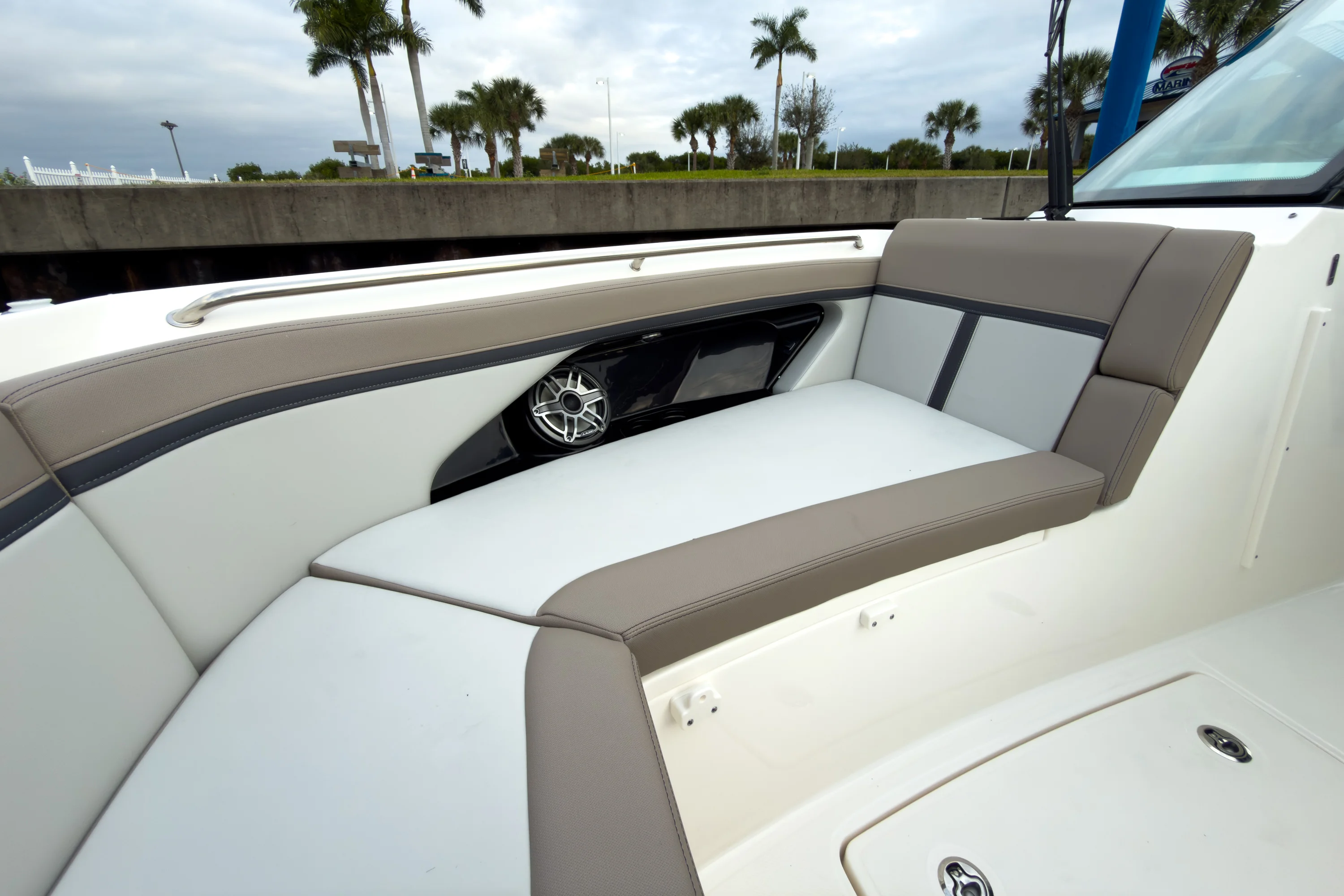 2026 Boston Whaler 330 Vantage Image Thumbnail #21