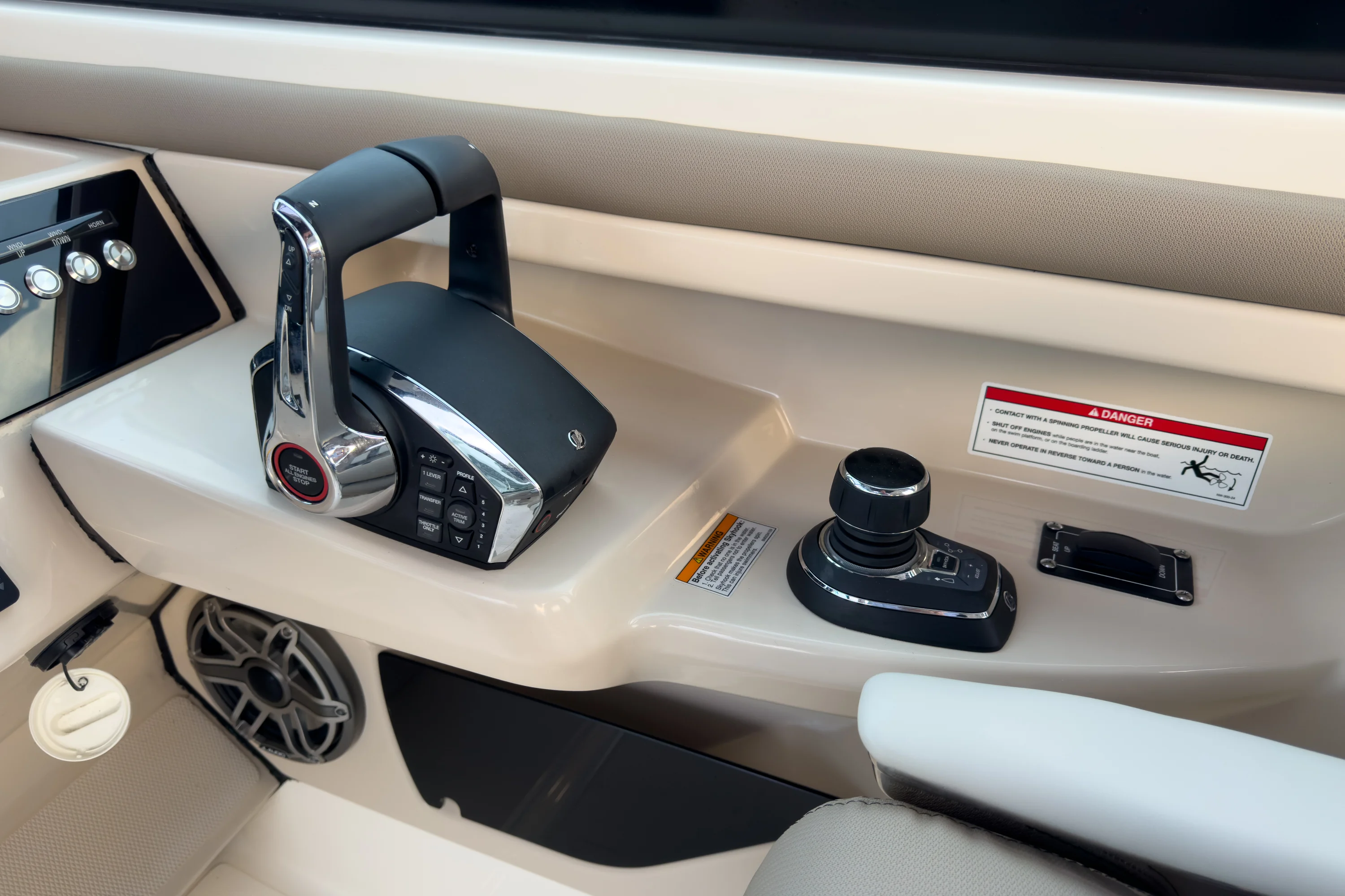 2026 Boston Whaler 330 Vantage Image Thumbnail #13