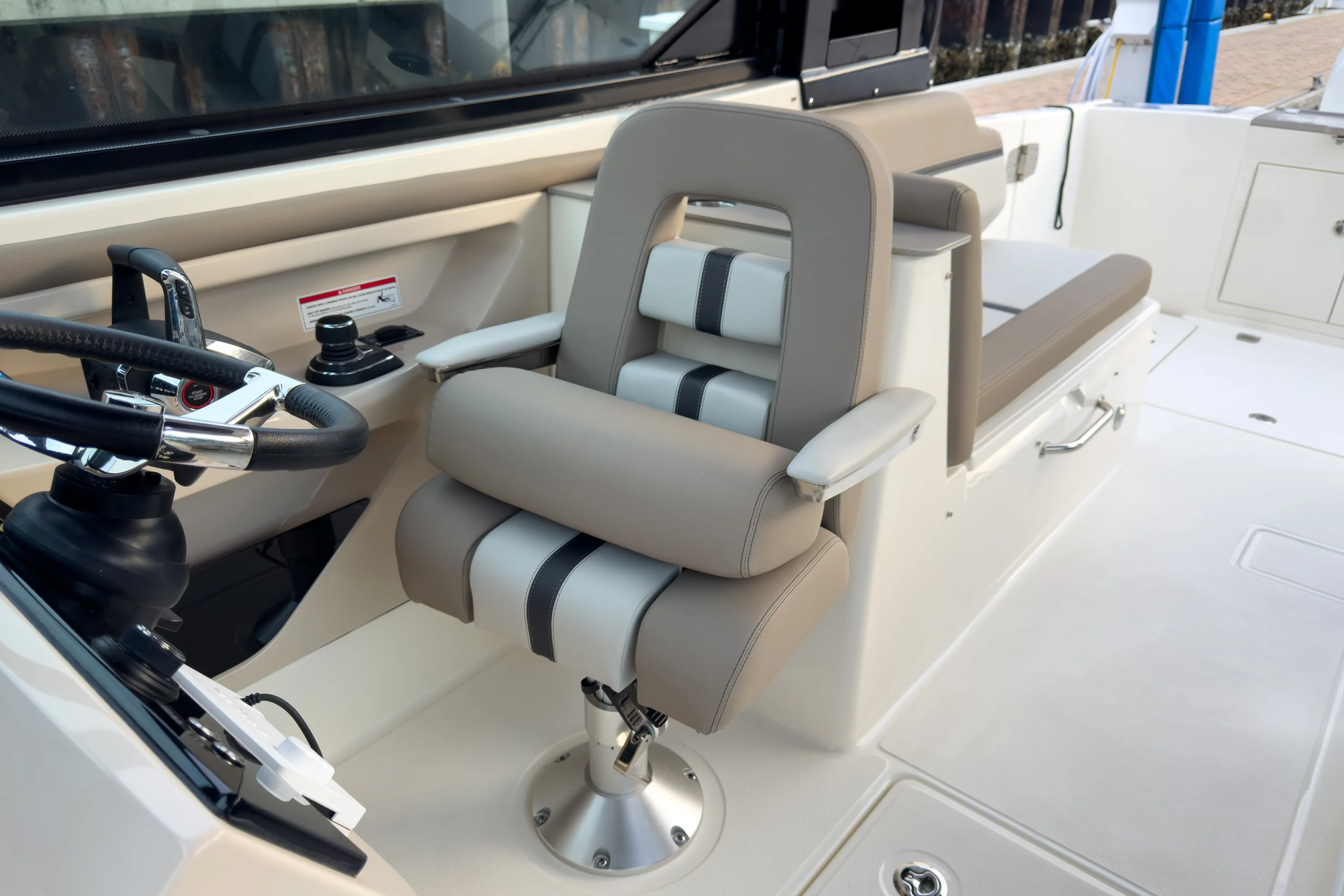 2026 Boston Whaler 330 Vantage Image Thumbnail #14