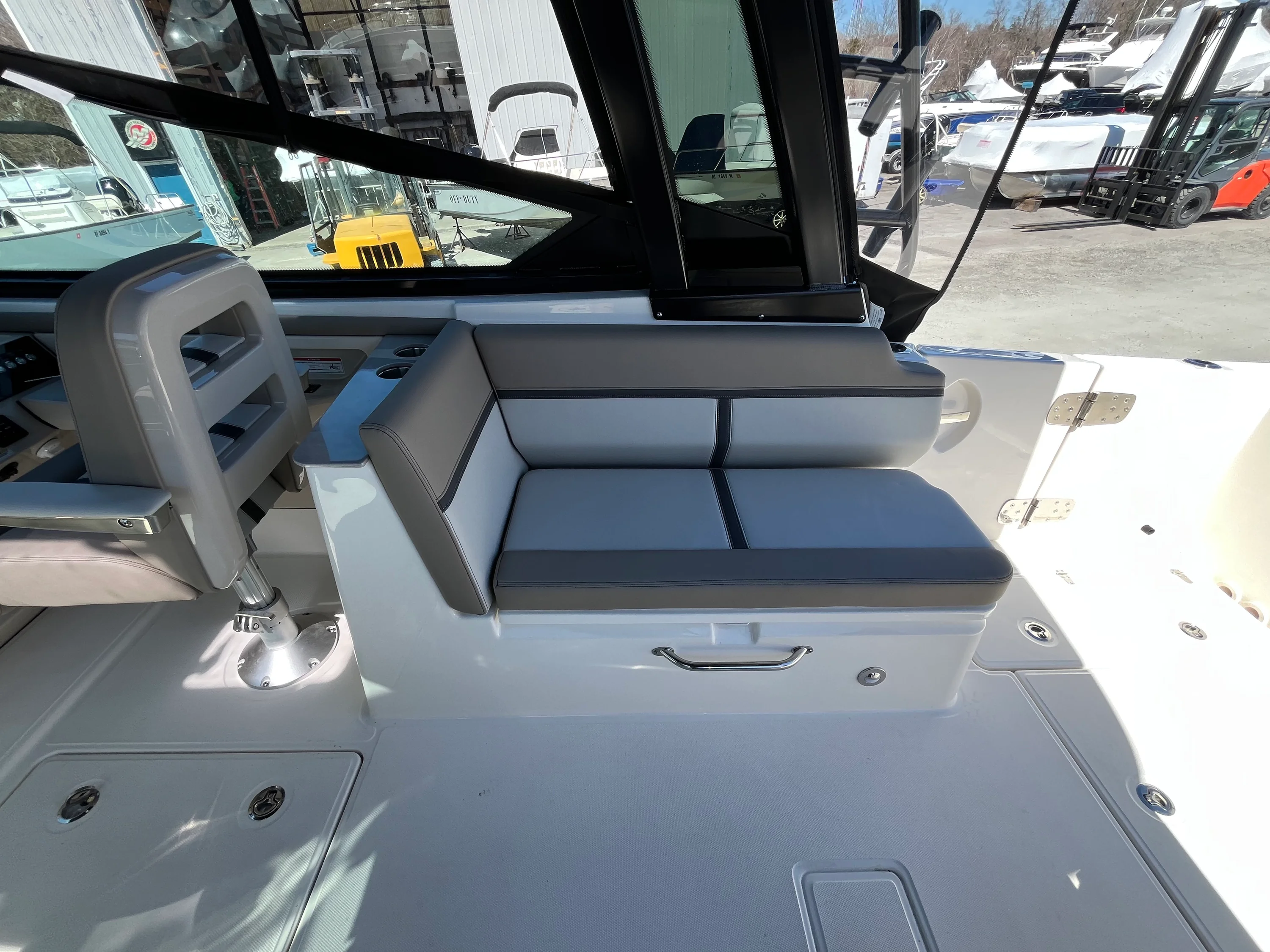2026 Boston Whaler 330 Vantage Image Thumbnail #12