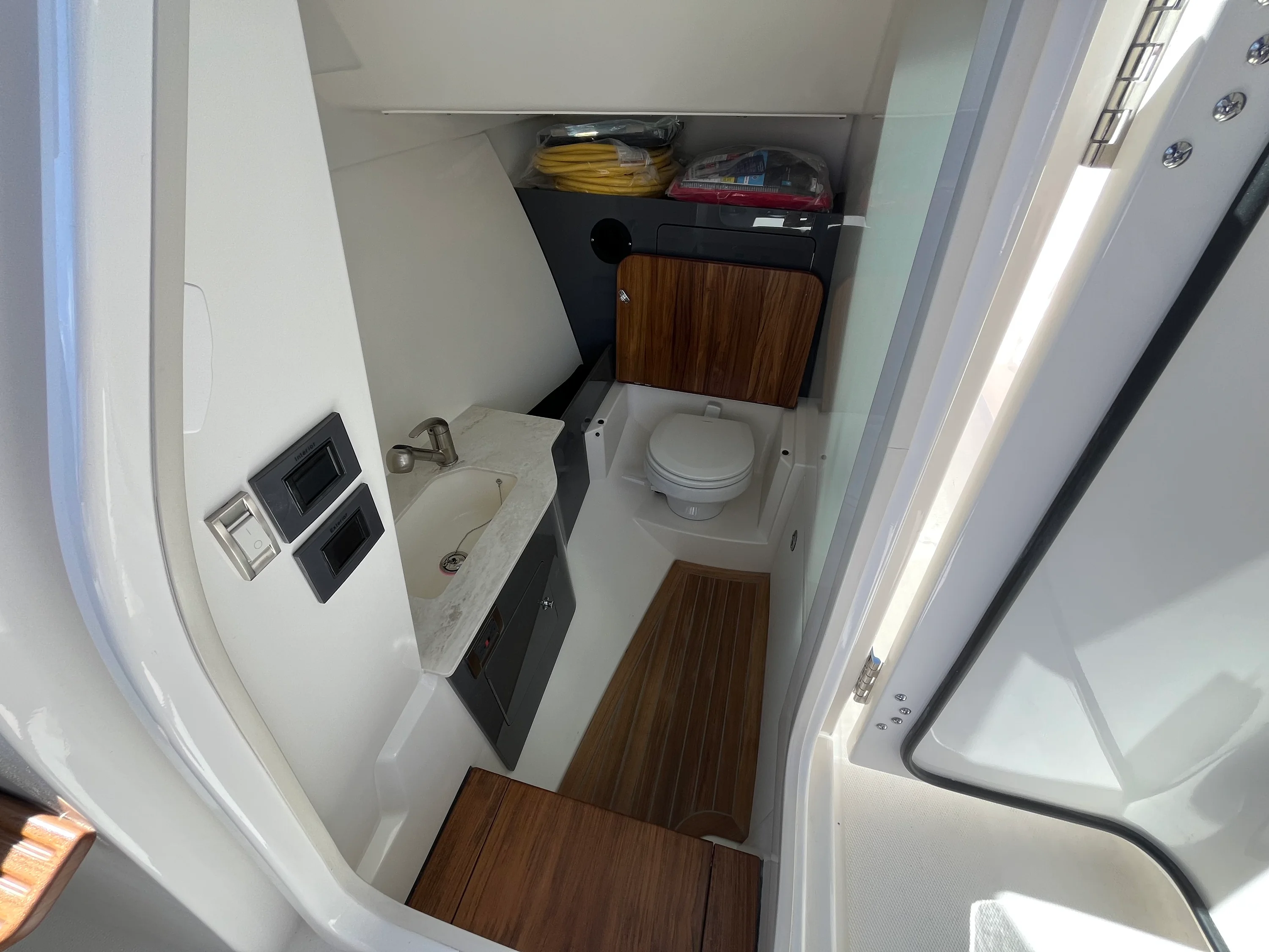 2026 Boston Whaler 330 Vantage Image Thumbnail #19