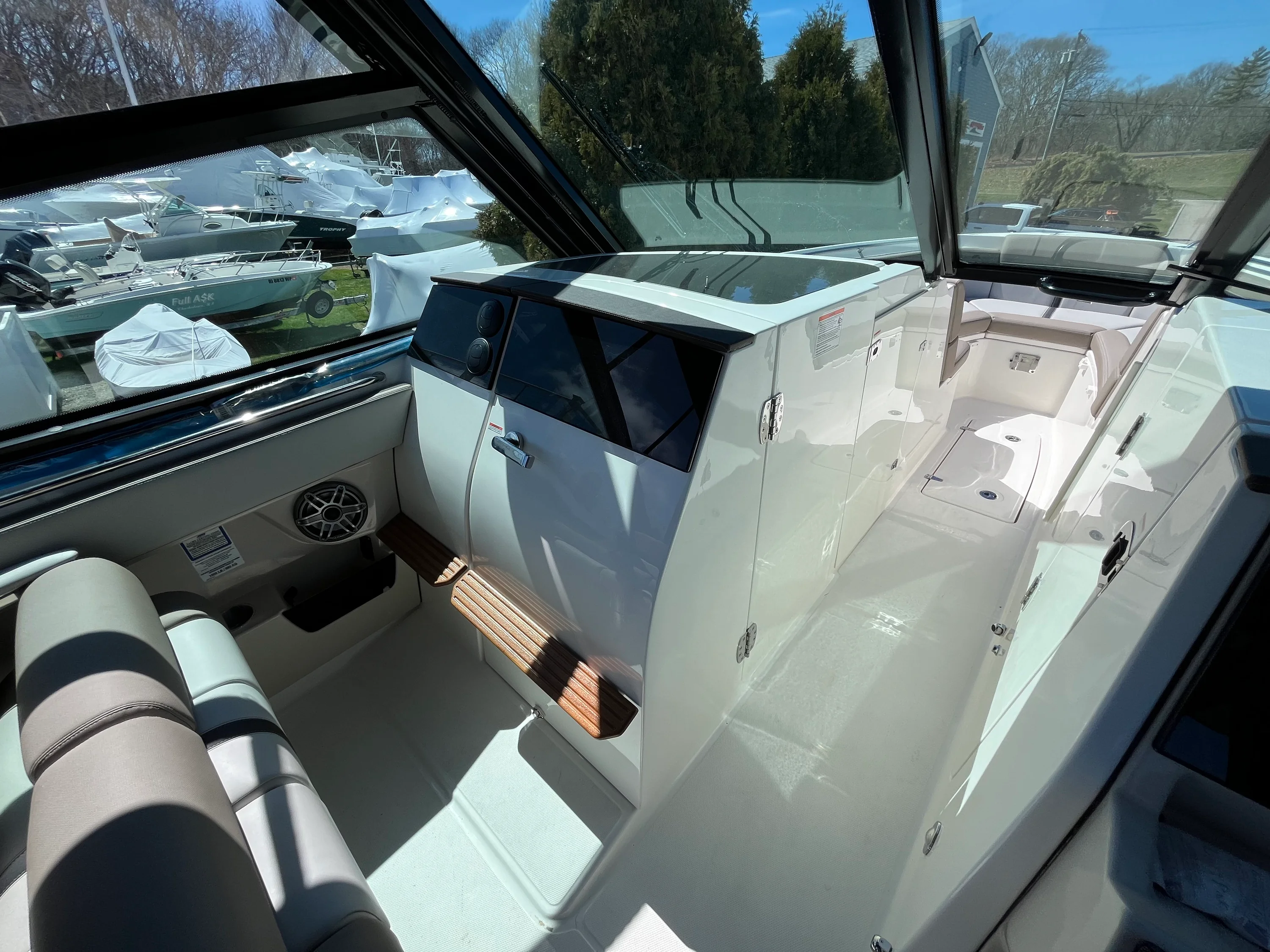 2026 Boston Whaler 330 Vantage Image Thumbnail #16