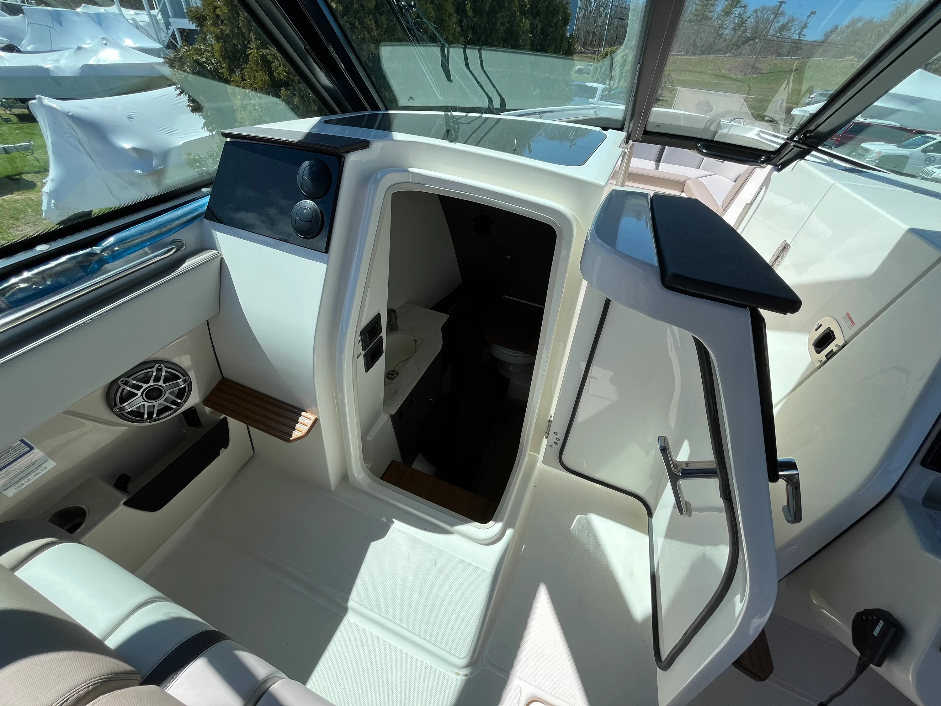 2026 Boston Whaler 330 Vantage Image Thumbnail #17