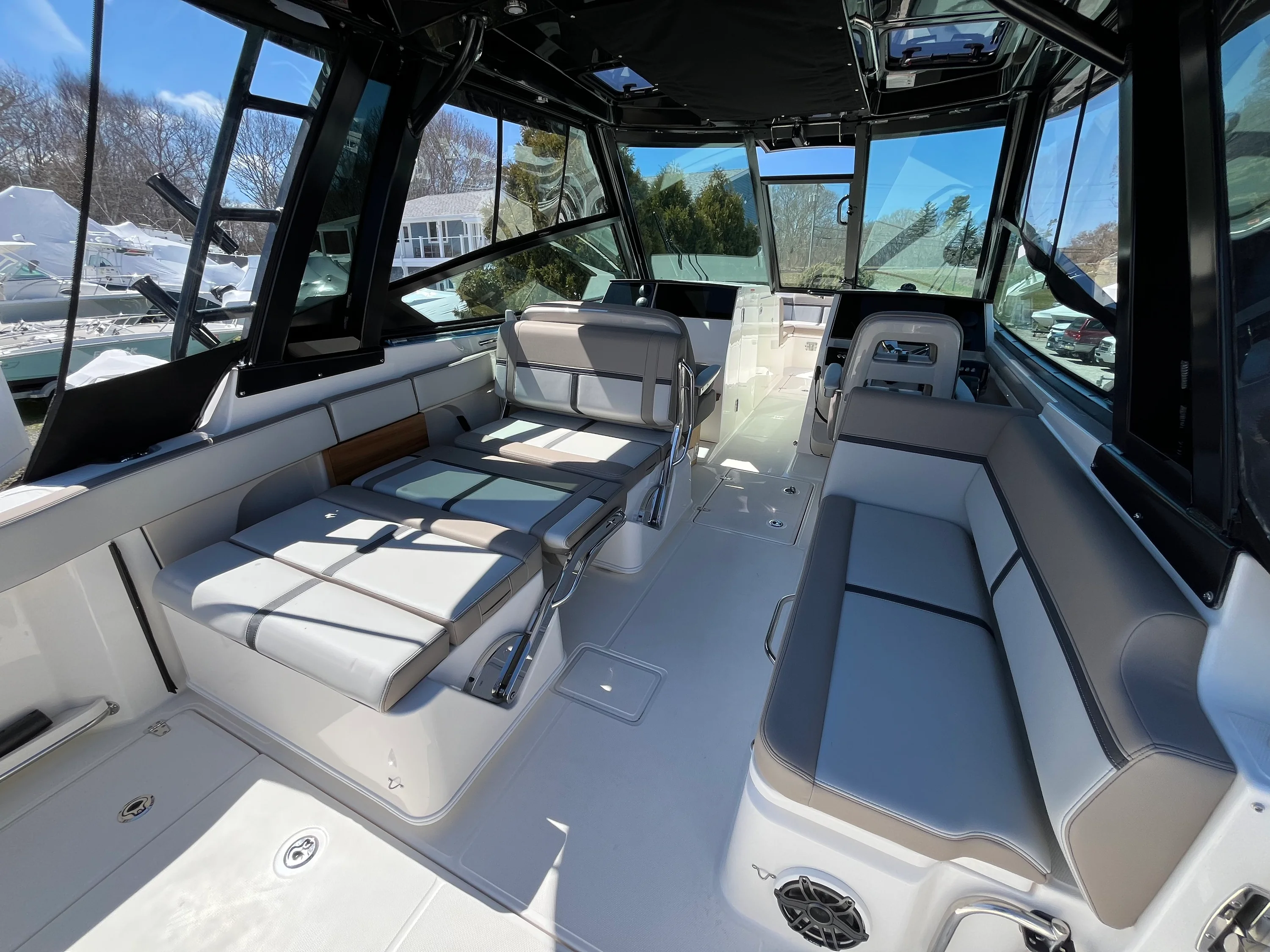 2026 Boston Whaler 330 Vantage Image Thumbnail #9