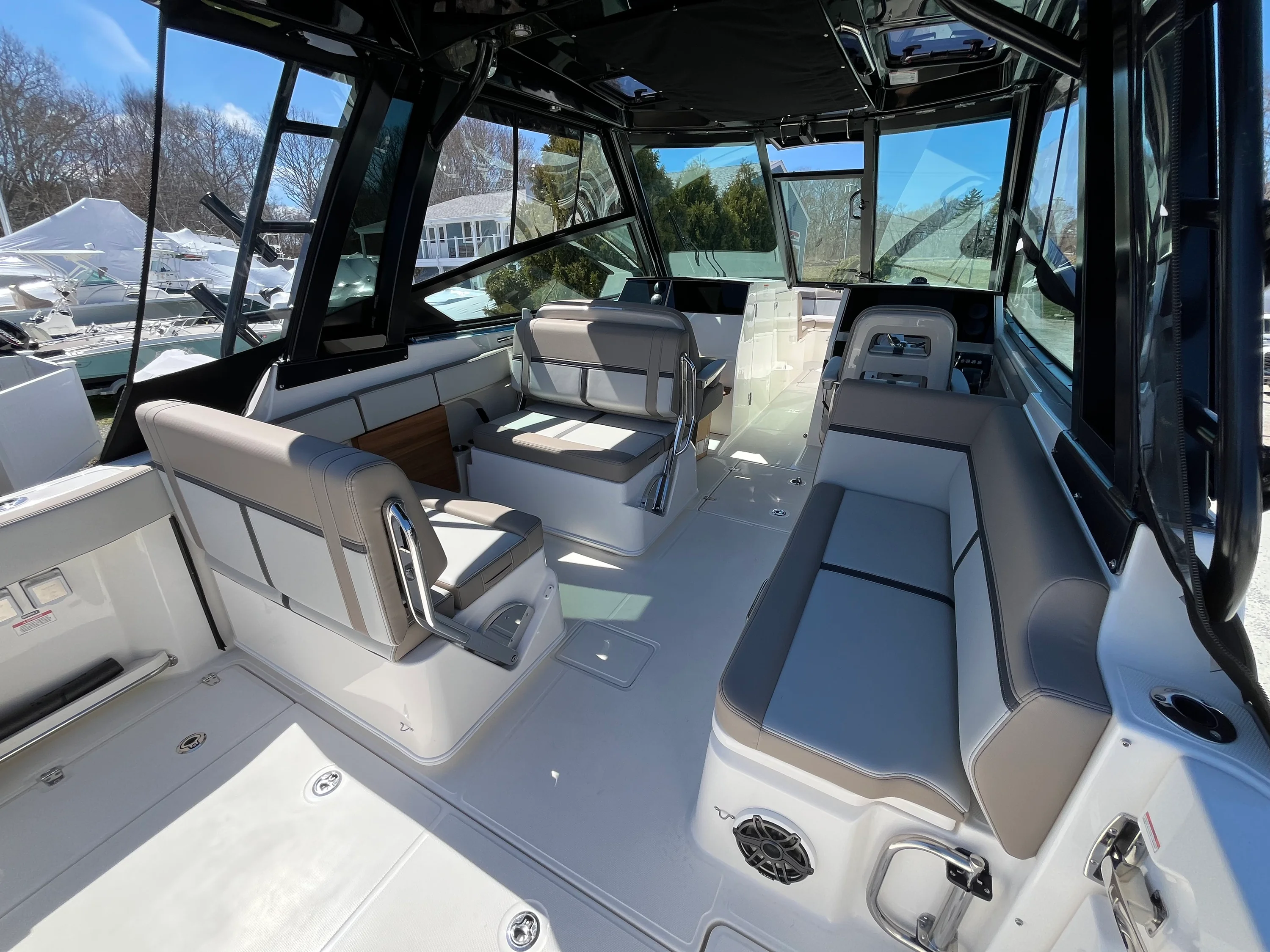 2026 Boston Whaler 330 Vantage Image Thumbnail #8