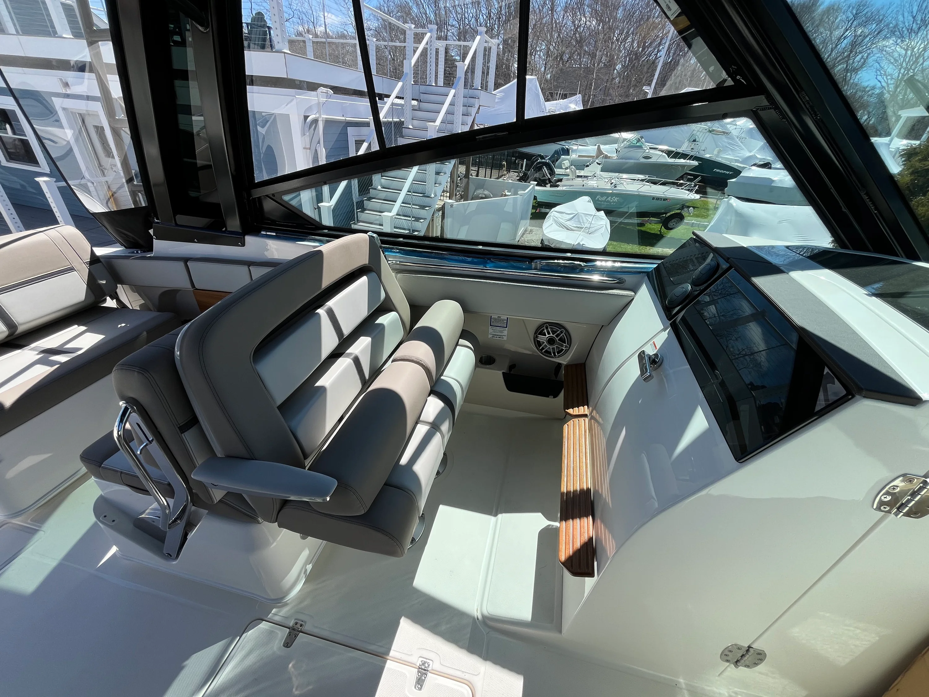 2026 Boston Whaler 330 Vantage Image Thumbnail #14
