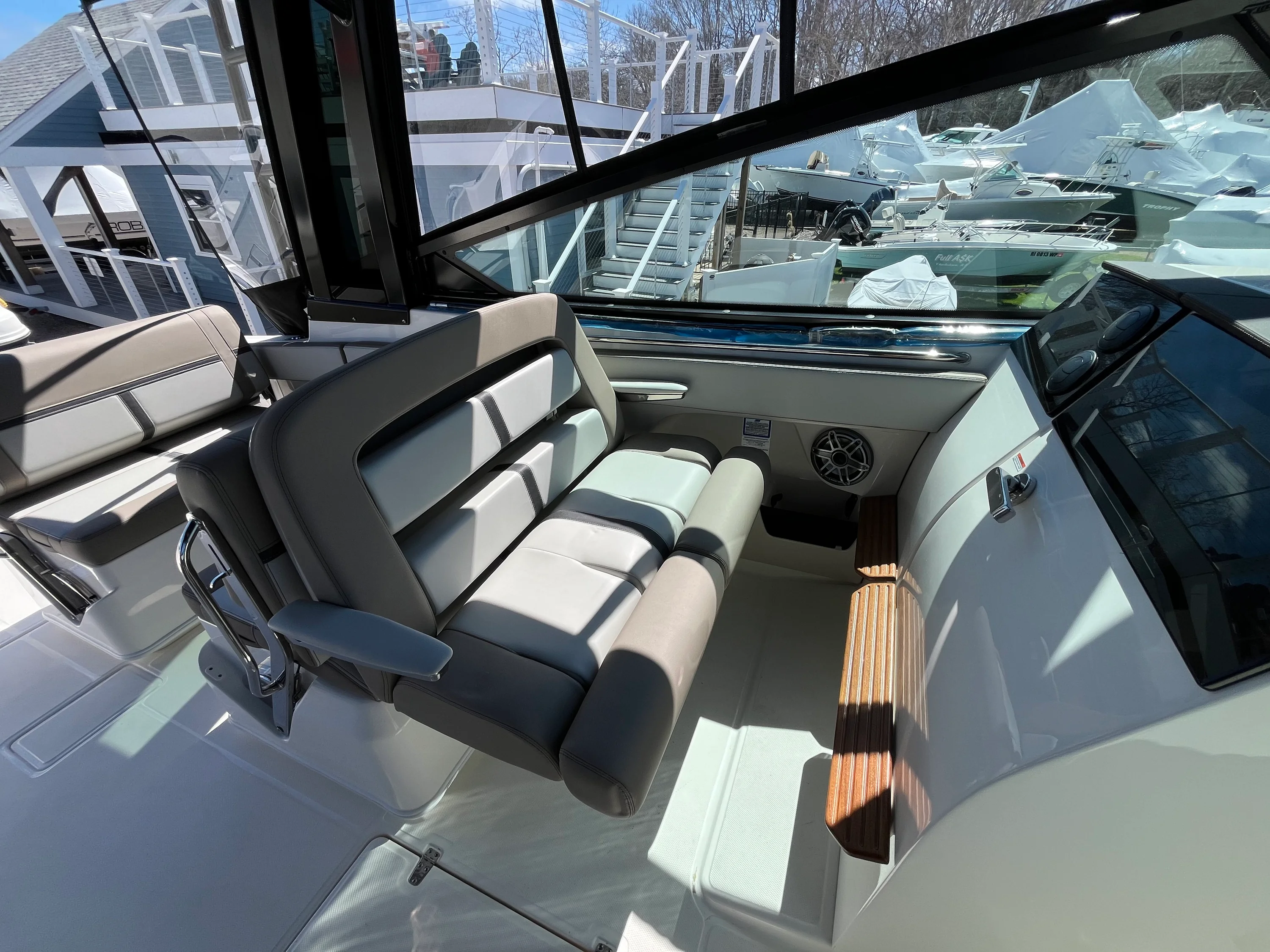 2026 Boston Whaler 330 Vantage Image Thumbnail #15