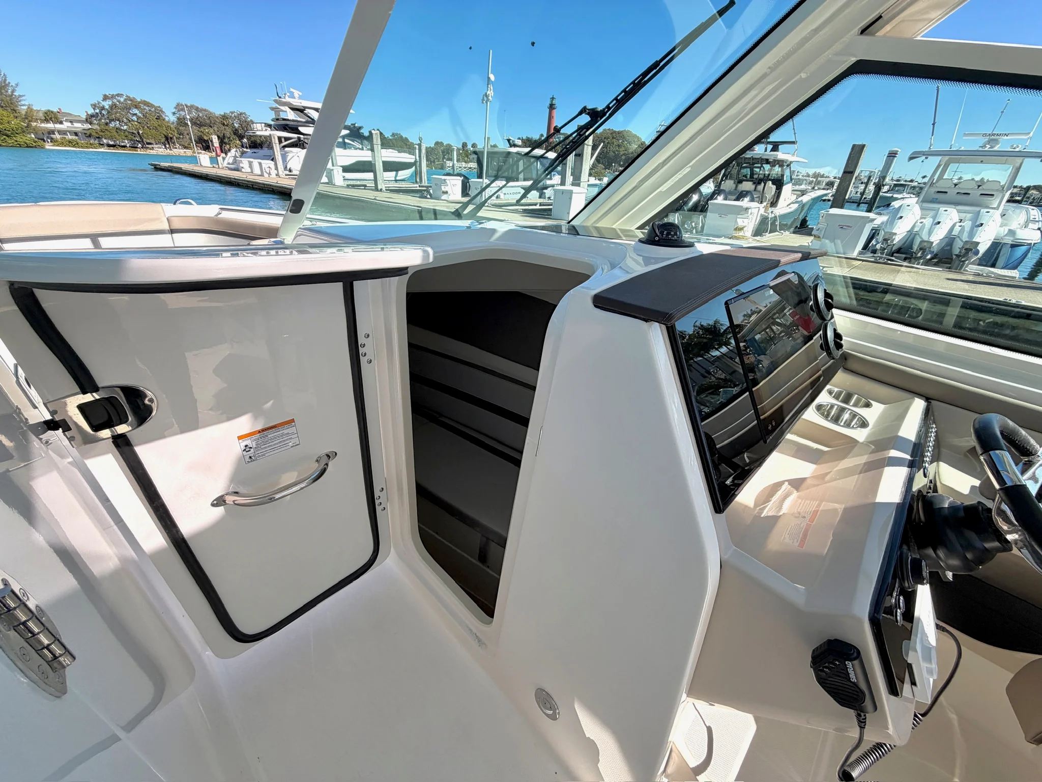2026 Boston Whaler 330 Vantage Image Thumbnail #23