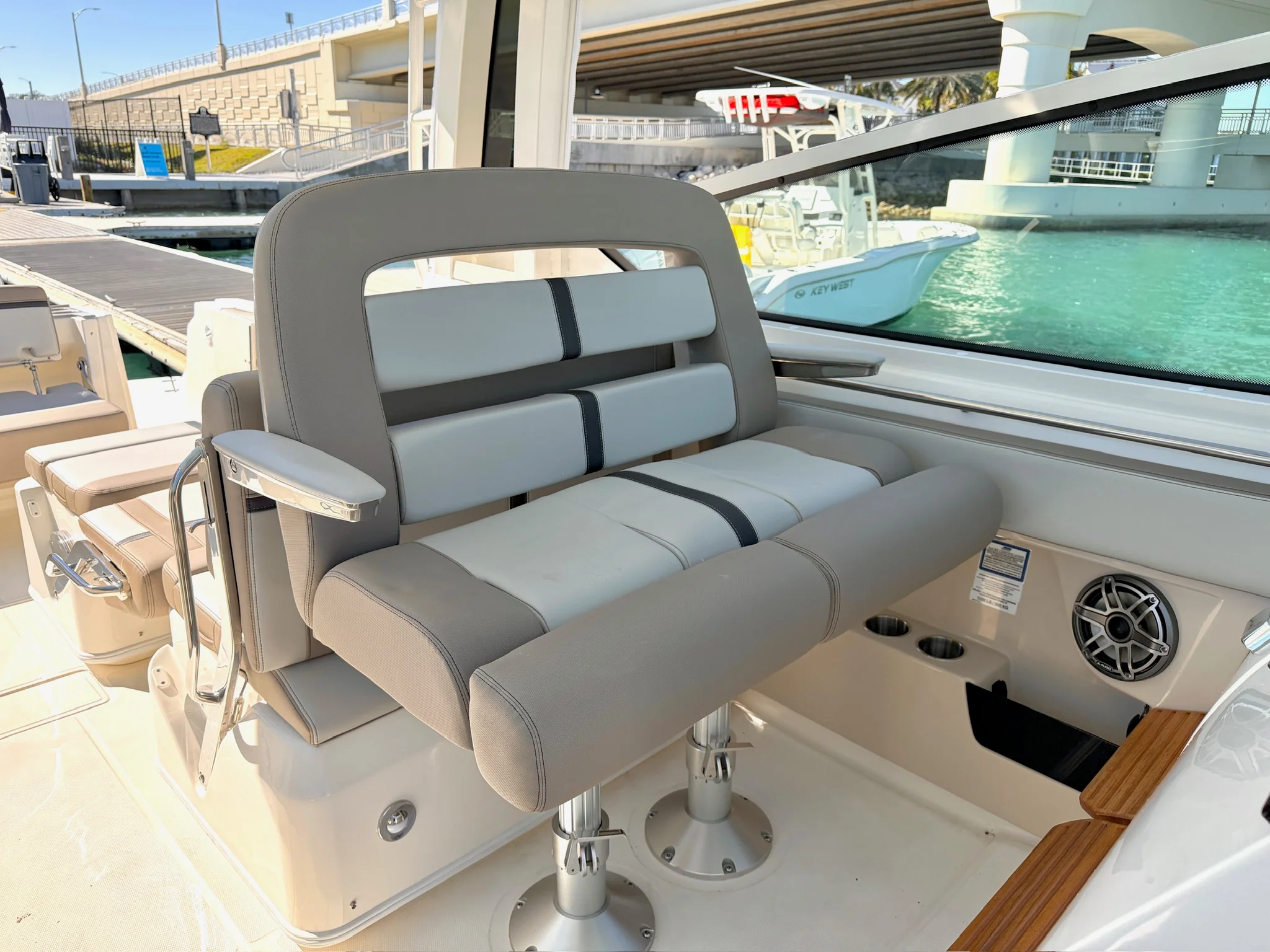 2026 Boston Whaler 330 Vantage Image Thumbnail #11
