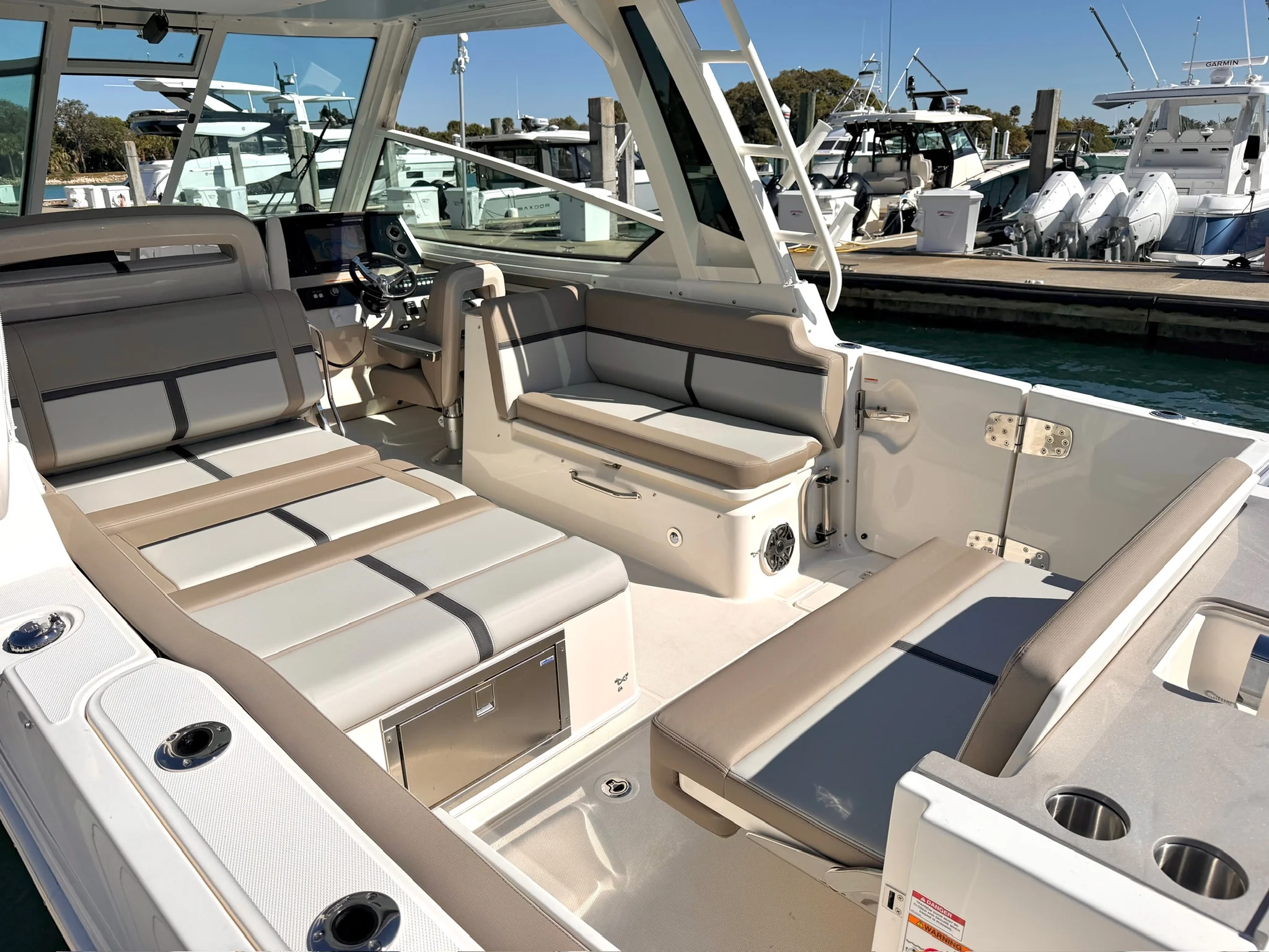2026 Boston Whaler 330 Vantage Image Thumbnail #7