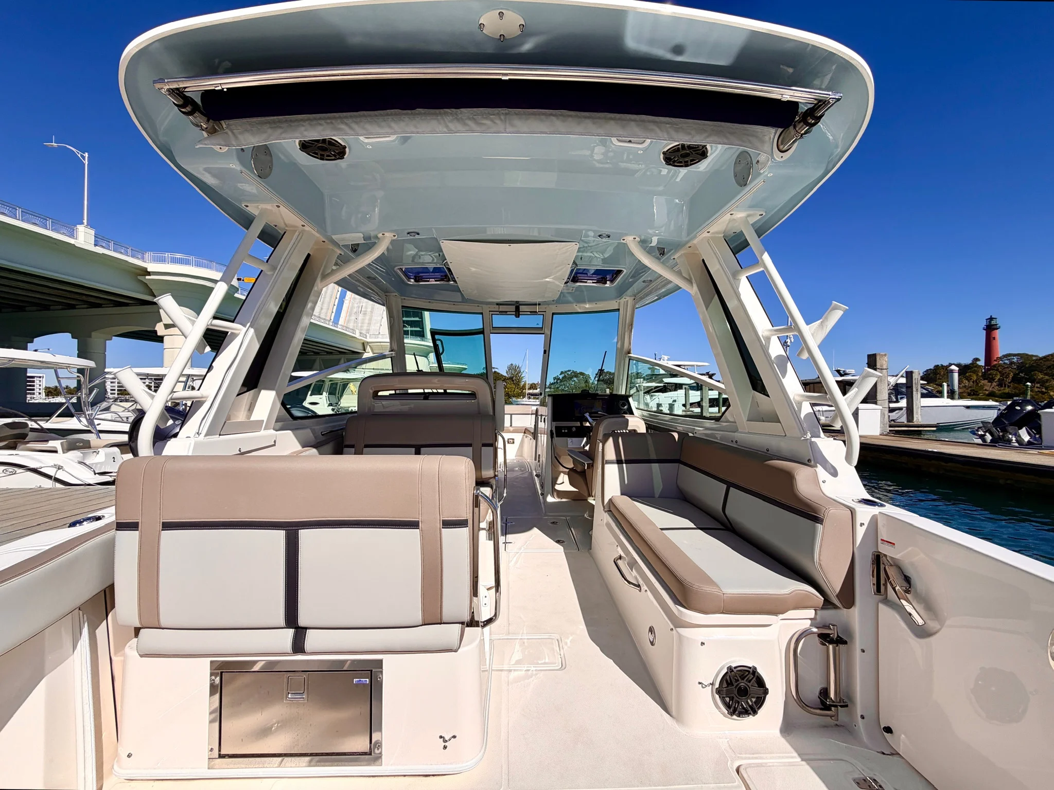 2026 Boston Whaler 330 Vantage Image Thumbnail #5