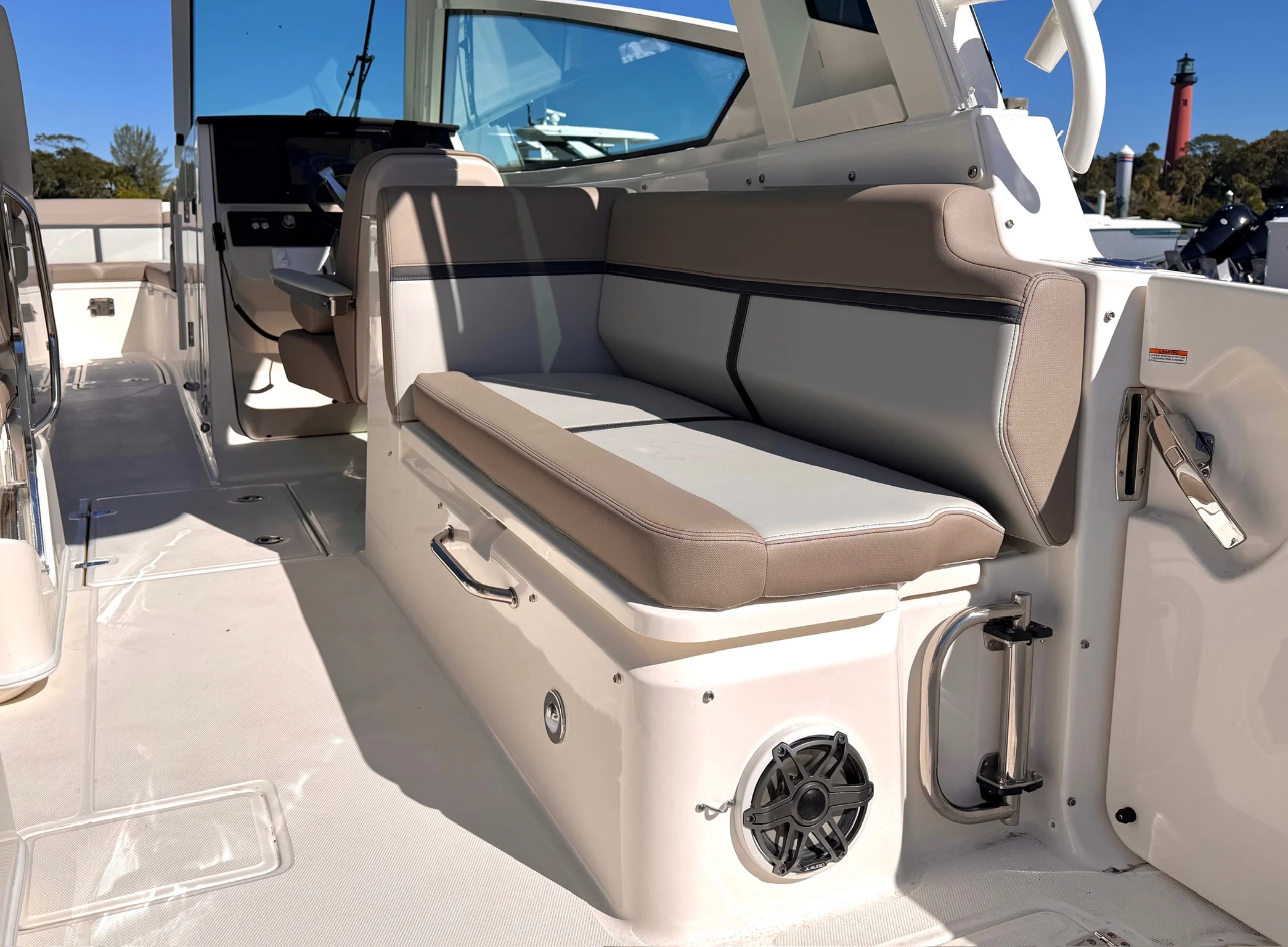 2026 Boston Whaler 330 Vantage Image Thumbnail #19