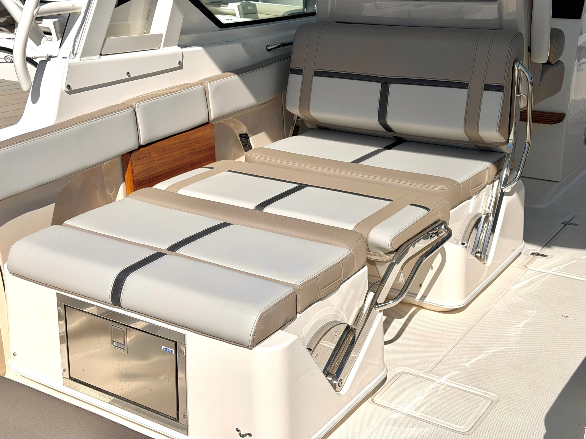 2026 Boston Whaler 330 Vantage Image Thumbnail #20