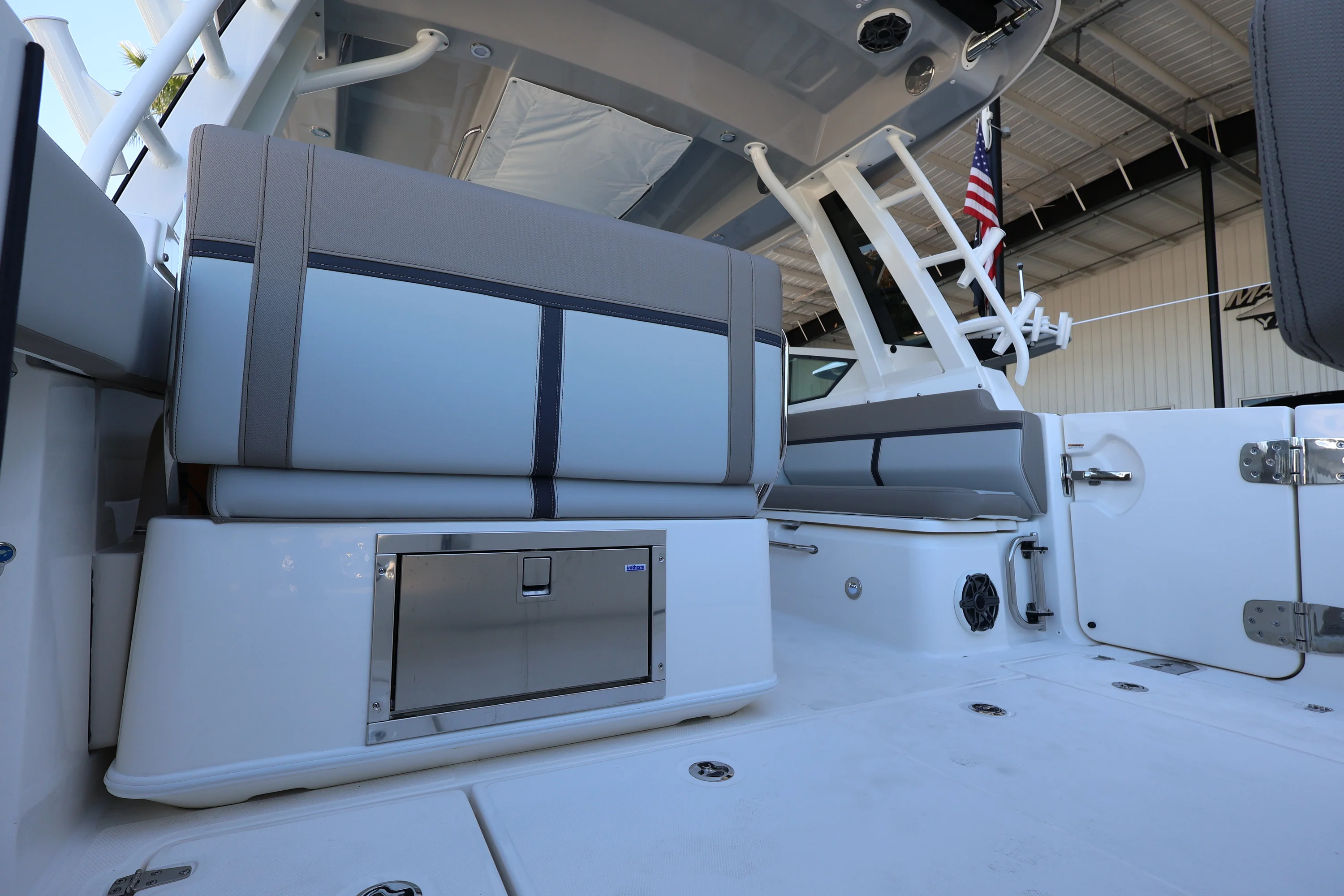 2026 Boston Whaler 330 Vantage Image Thumbnail #9