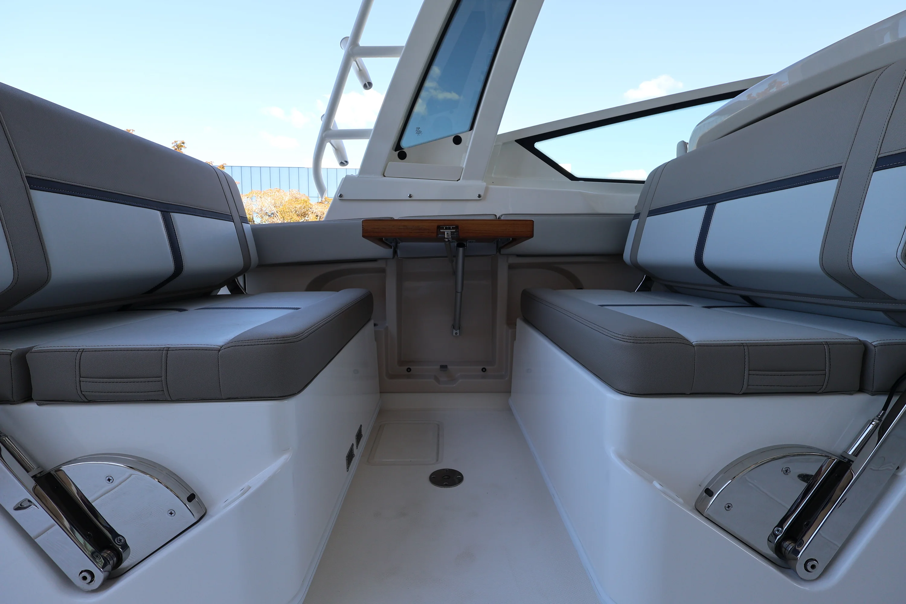 2026 Boston Whaler 330 Vantage Image Thumbnail #15