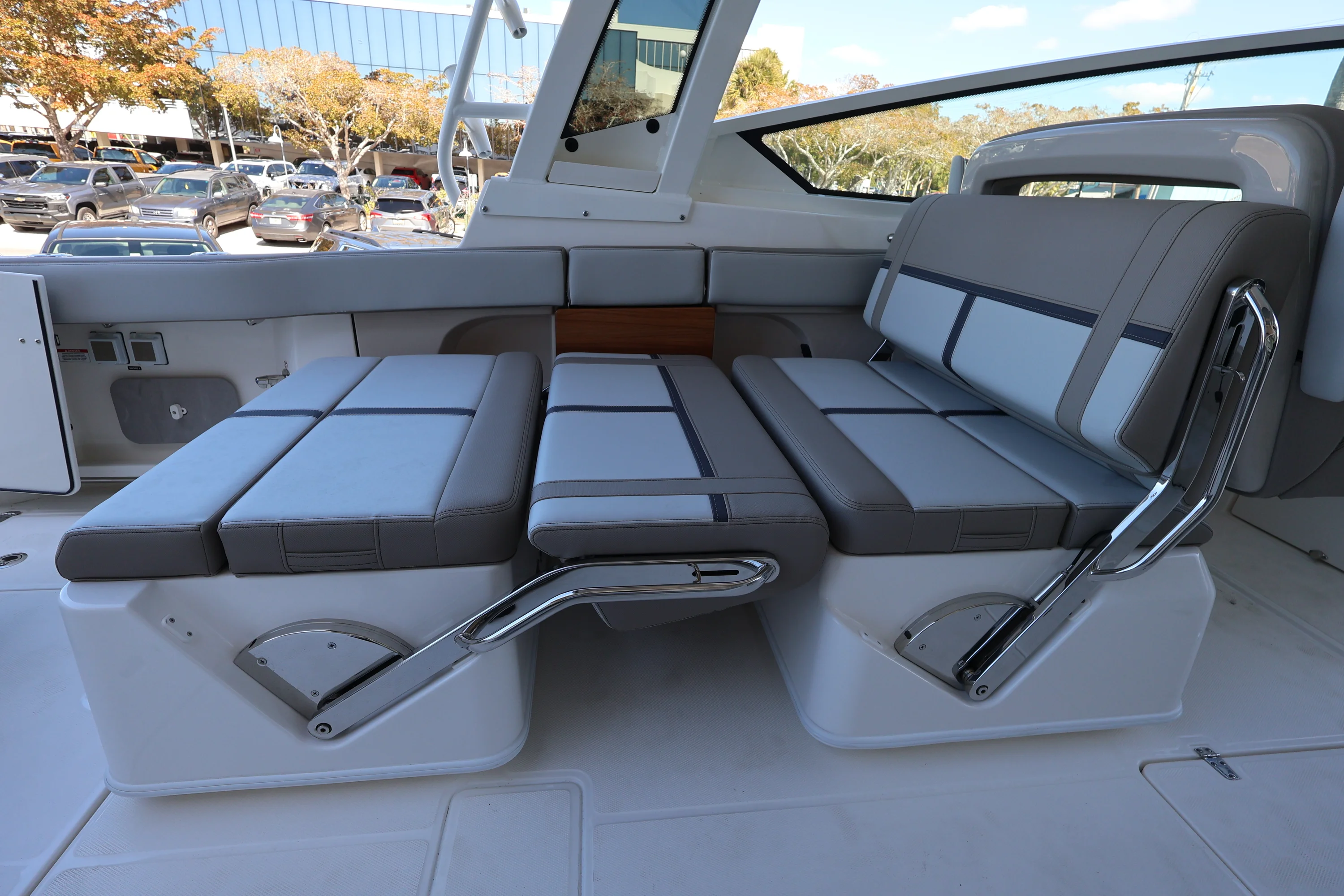 2026 Boston Whaler 330 Vantage Image Thumbnail #18