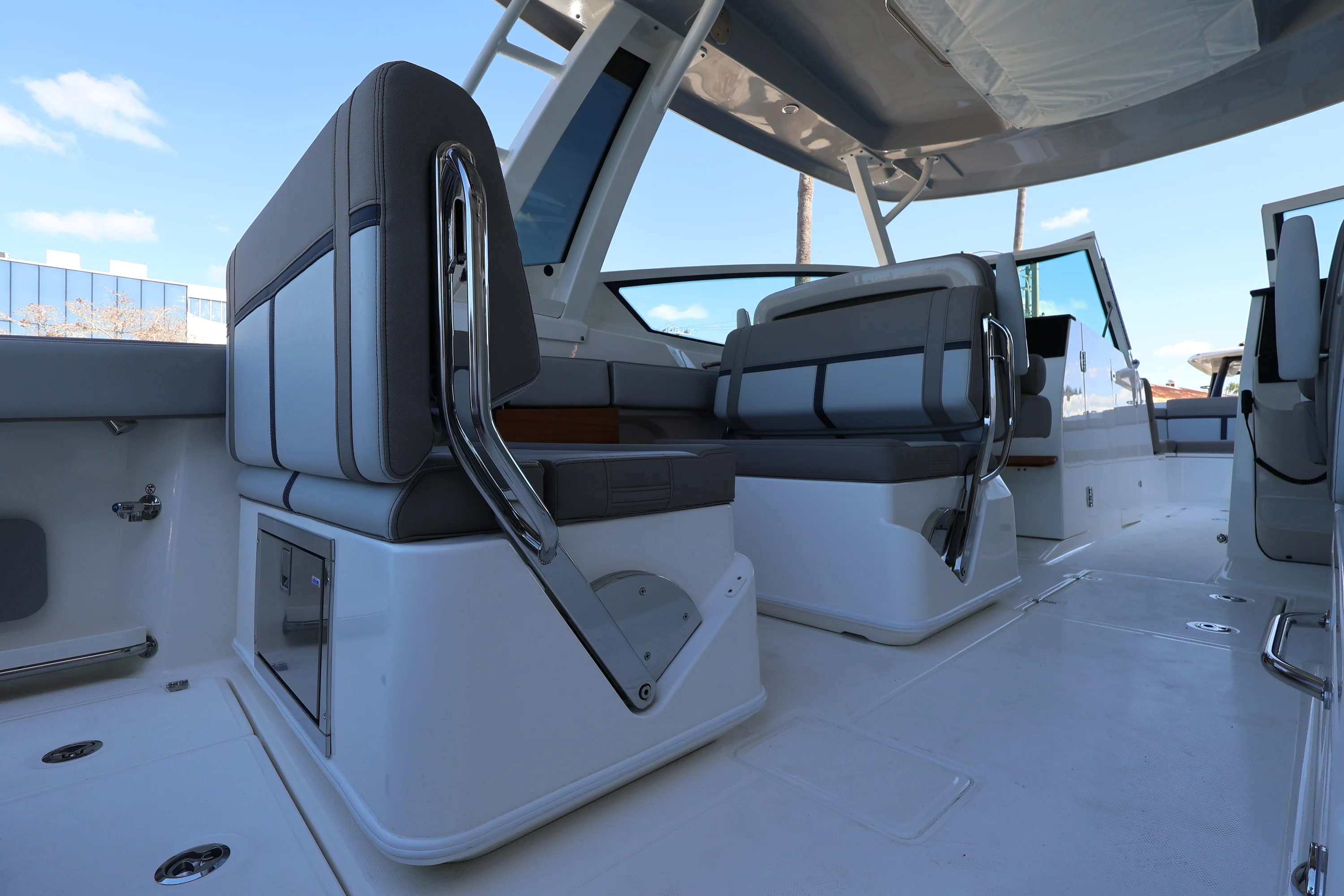 2026 Boston Whaler 330 Vantage Image Thumbnail #13