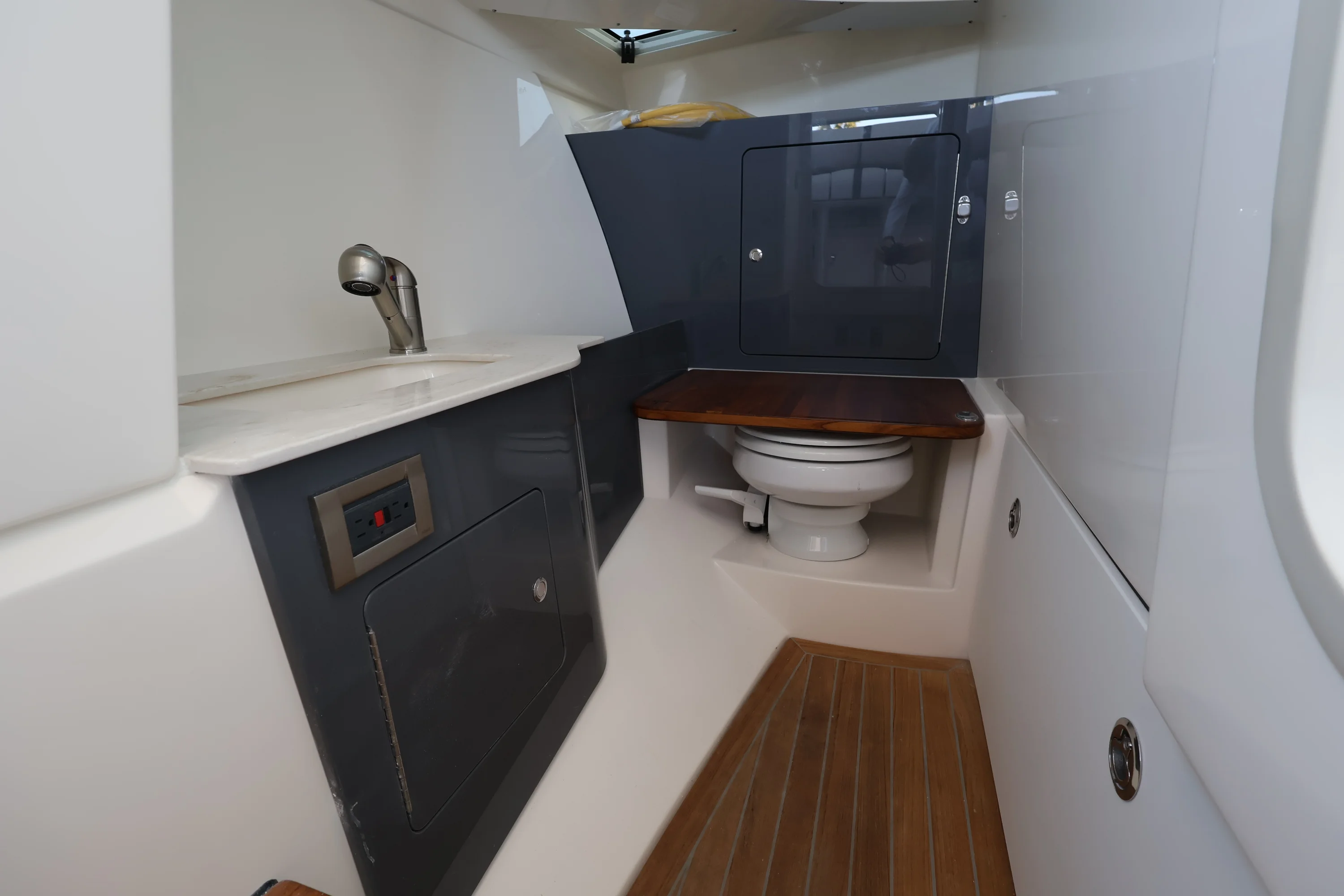 2026 Boston Whaler 330 Vantage Image Thumbnail #23