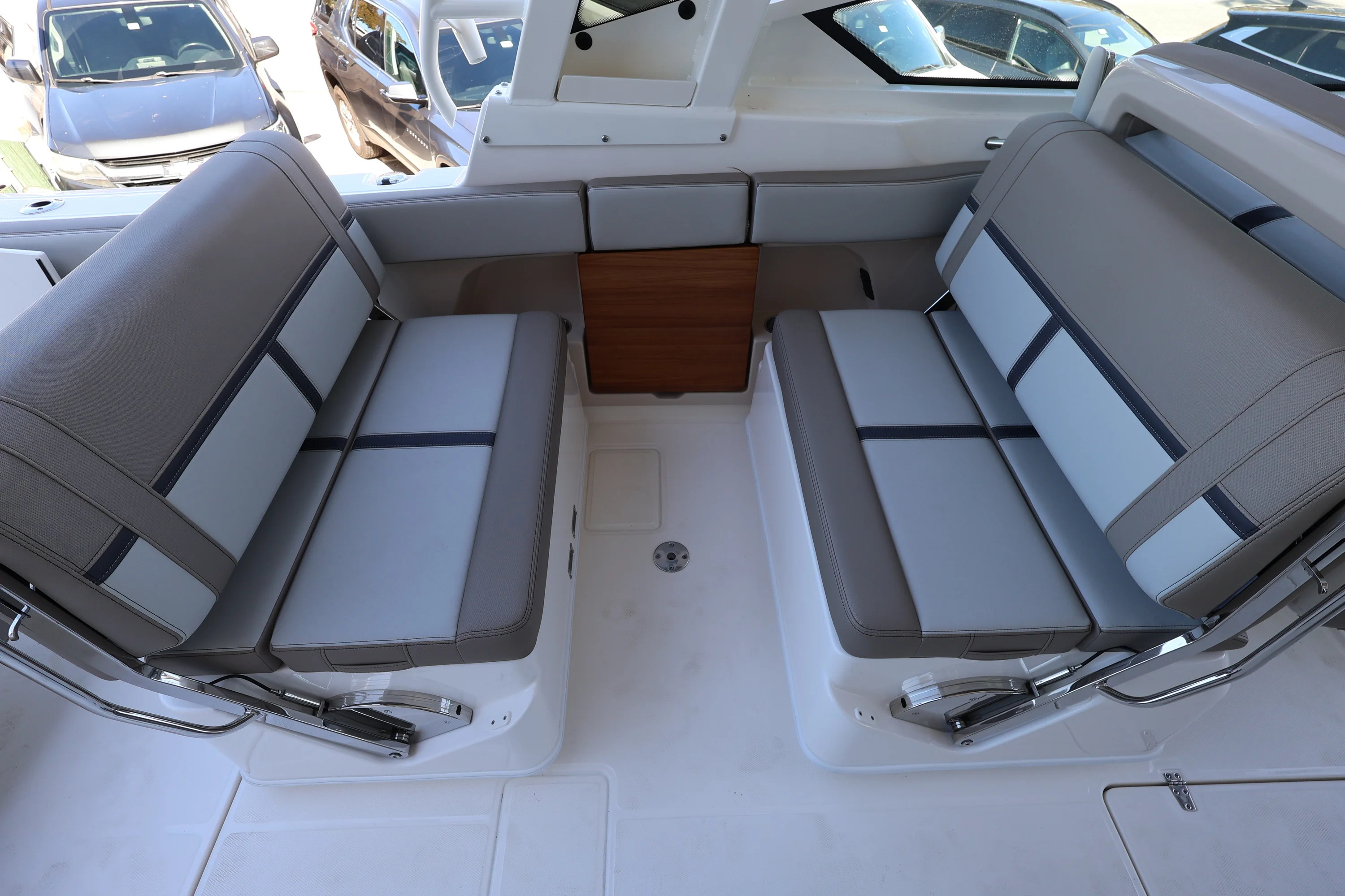 2026 Boston Whaler 330 Vantage Image Thumbnail #14