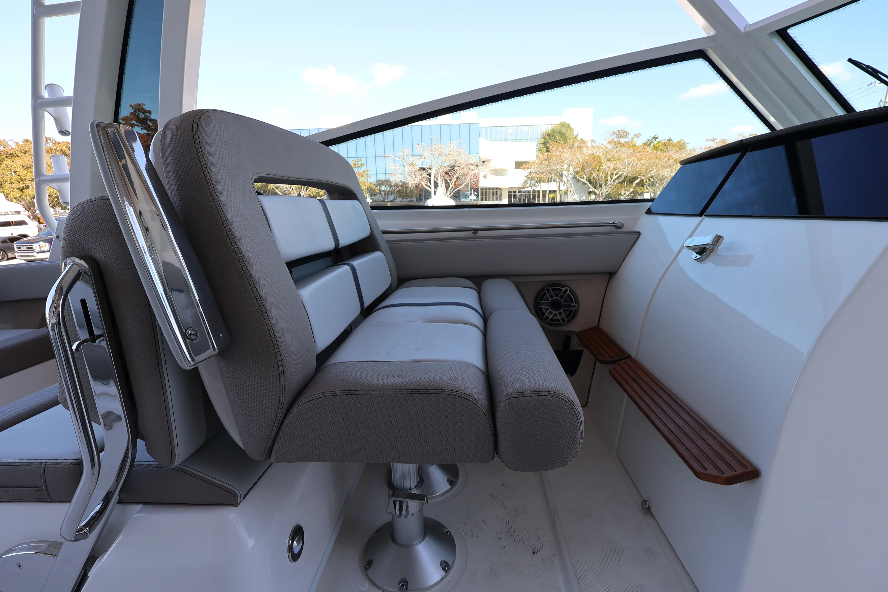 2026 Boston Whaler 330 Vantage Image Thumbnail #19