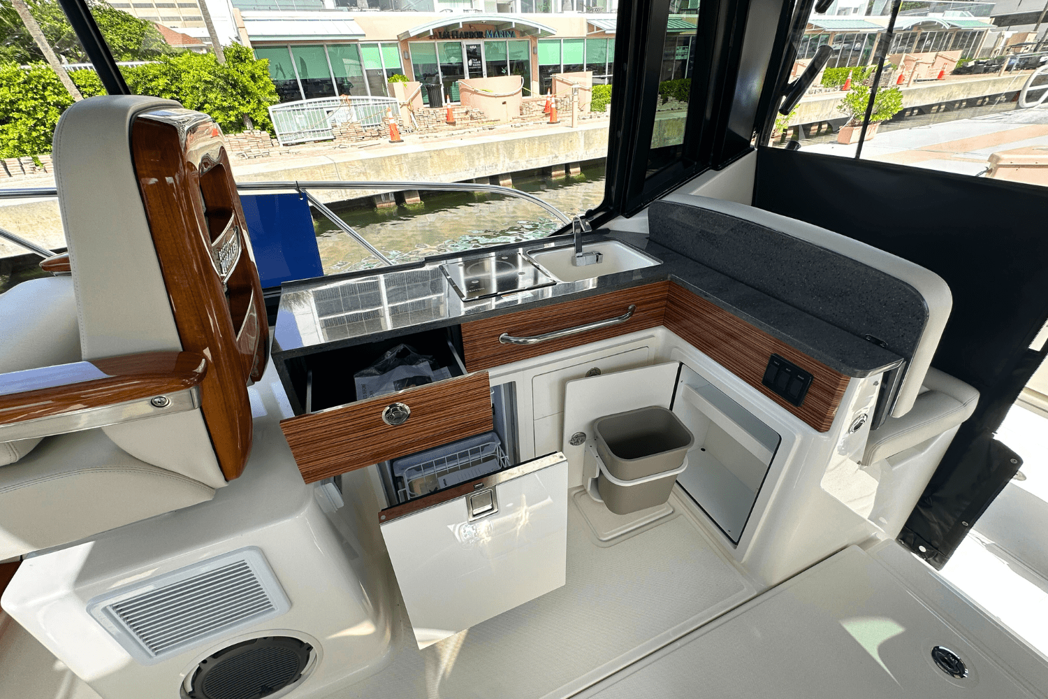 2025 Boston Whaler 405 Conquest Image Thumbnail #23