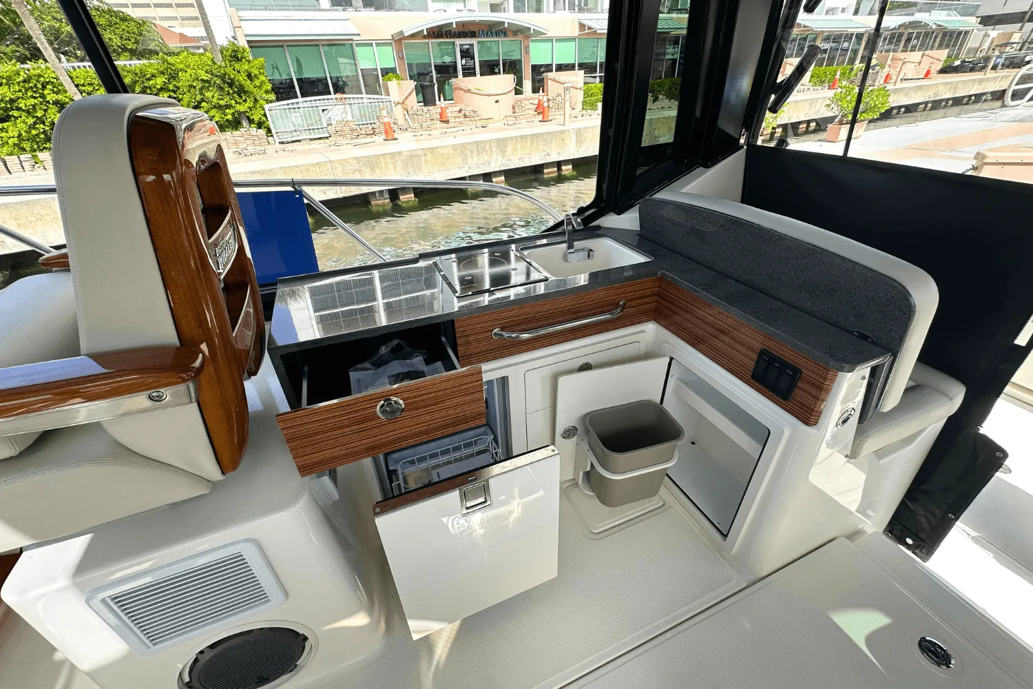 2025 Boston Whaler 405 Conquest Image Thumbnail #23