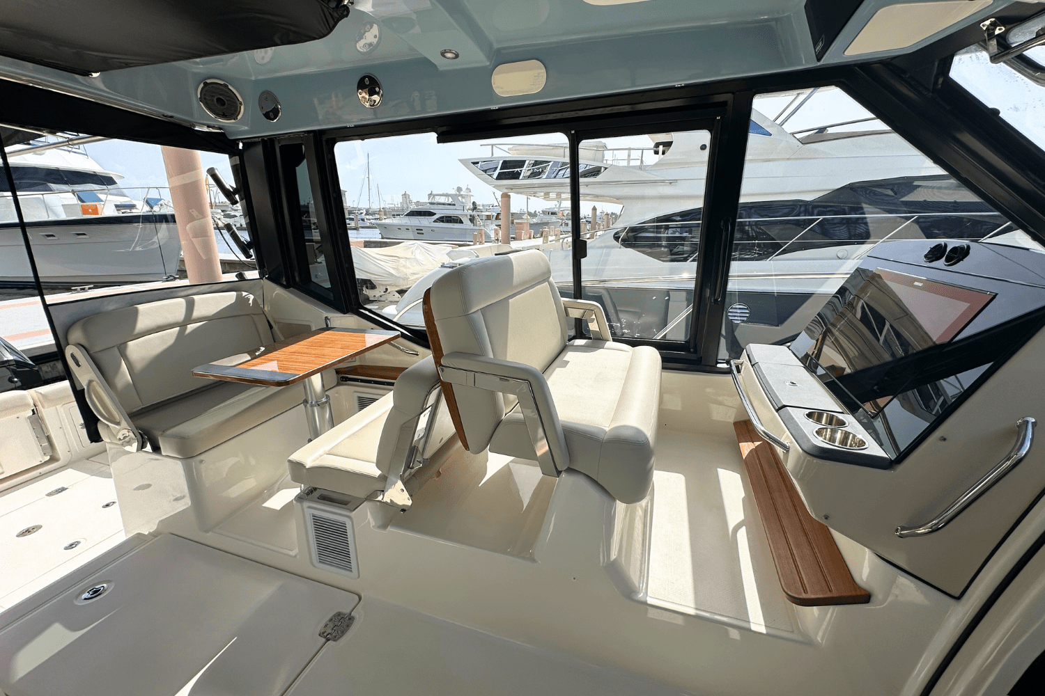 2025 Boston Whaler 405 Conquest Image Thumbnail #22