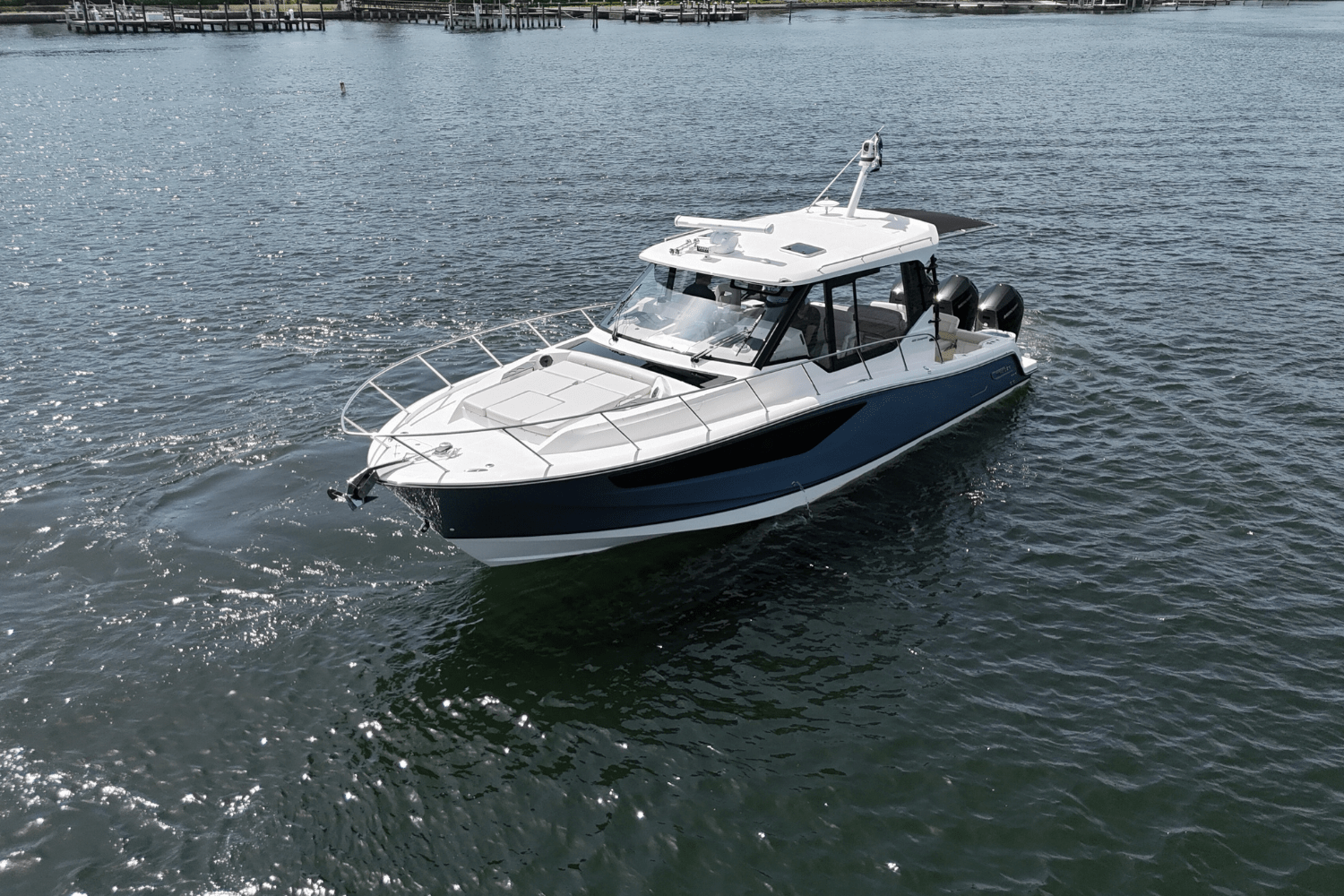2025 Boston Whaler 405 Conquest Image Thumbnail #3