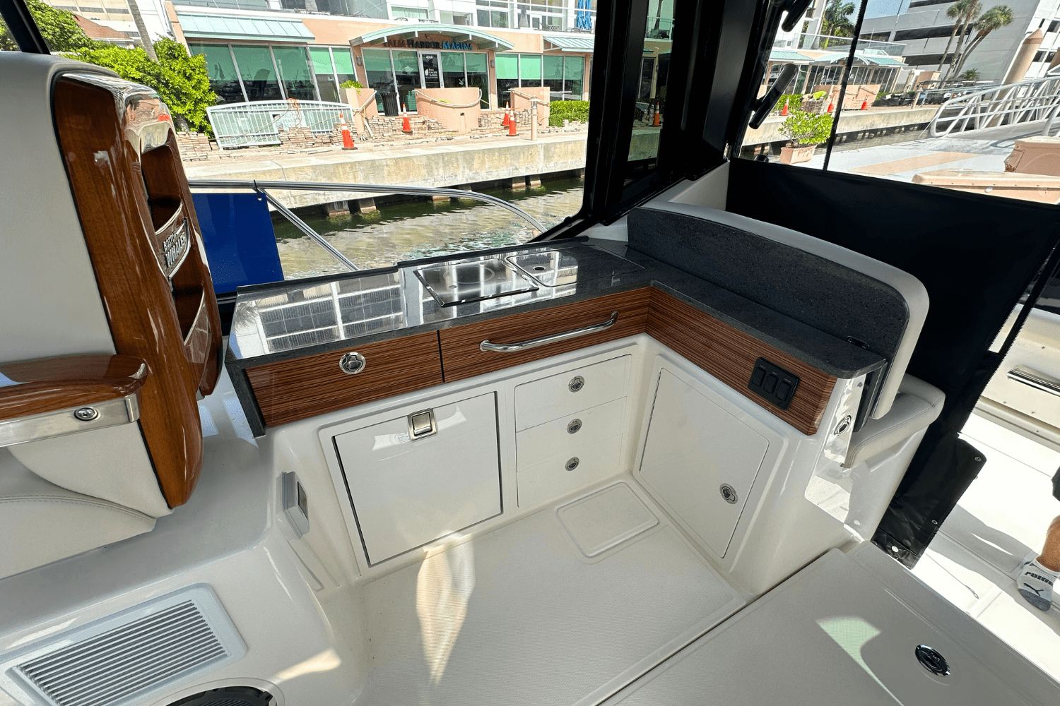 2025 Boston Whaler 405 Conquest Image Thumbnail #24