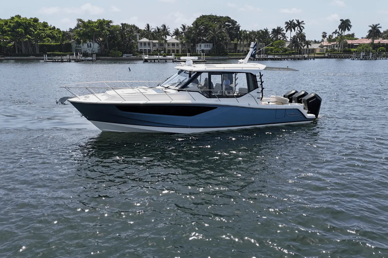 2025 Boston Whaler 405 Conquest Image Thumbnail #1