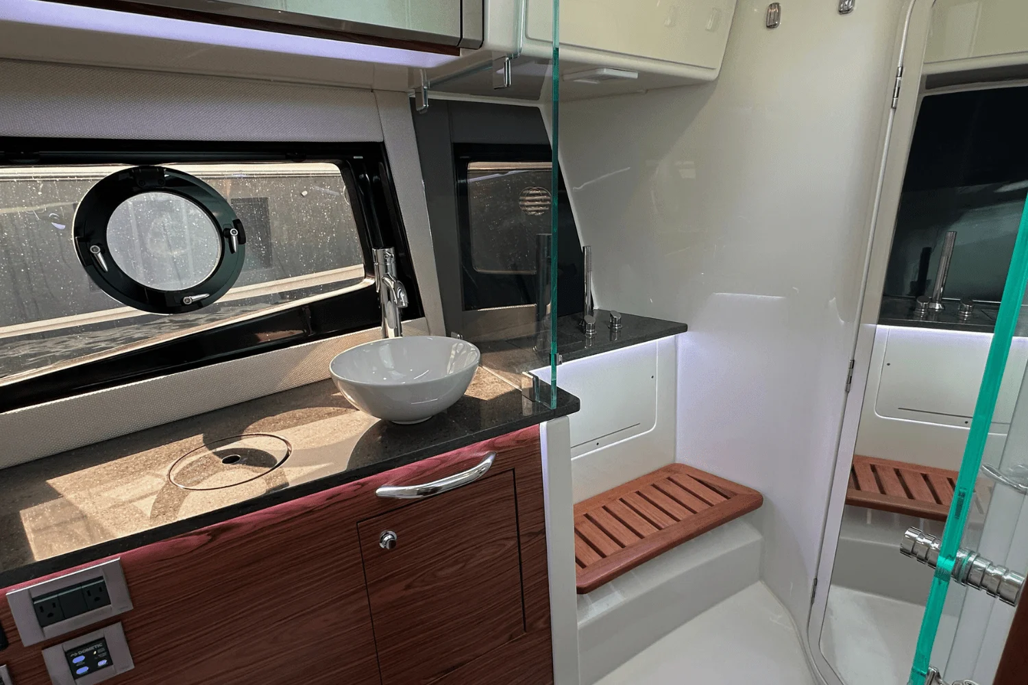 2025 Boston Whaler 405 Conquest Image Thumbnail #8