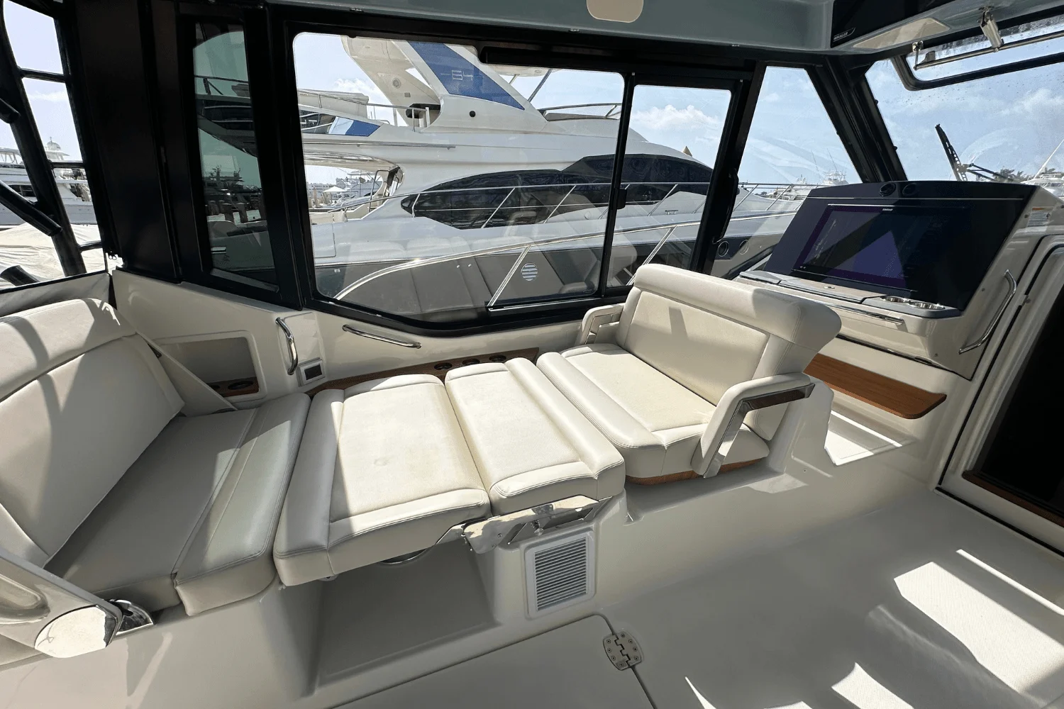 2025 Boston Whaler 405 Conquest Image Thumbnail #21