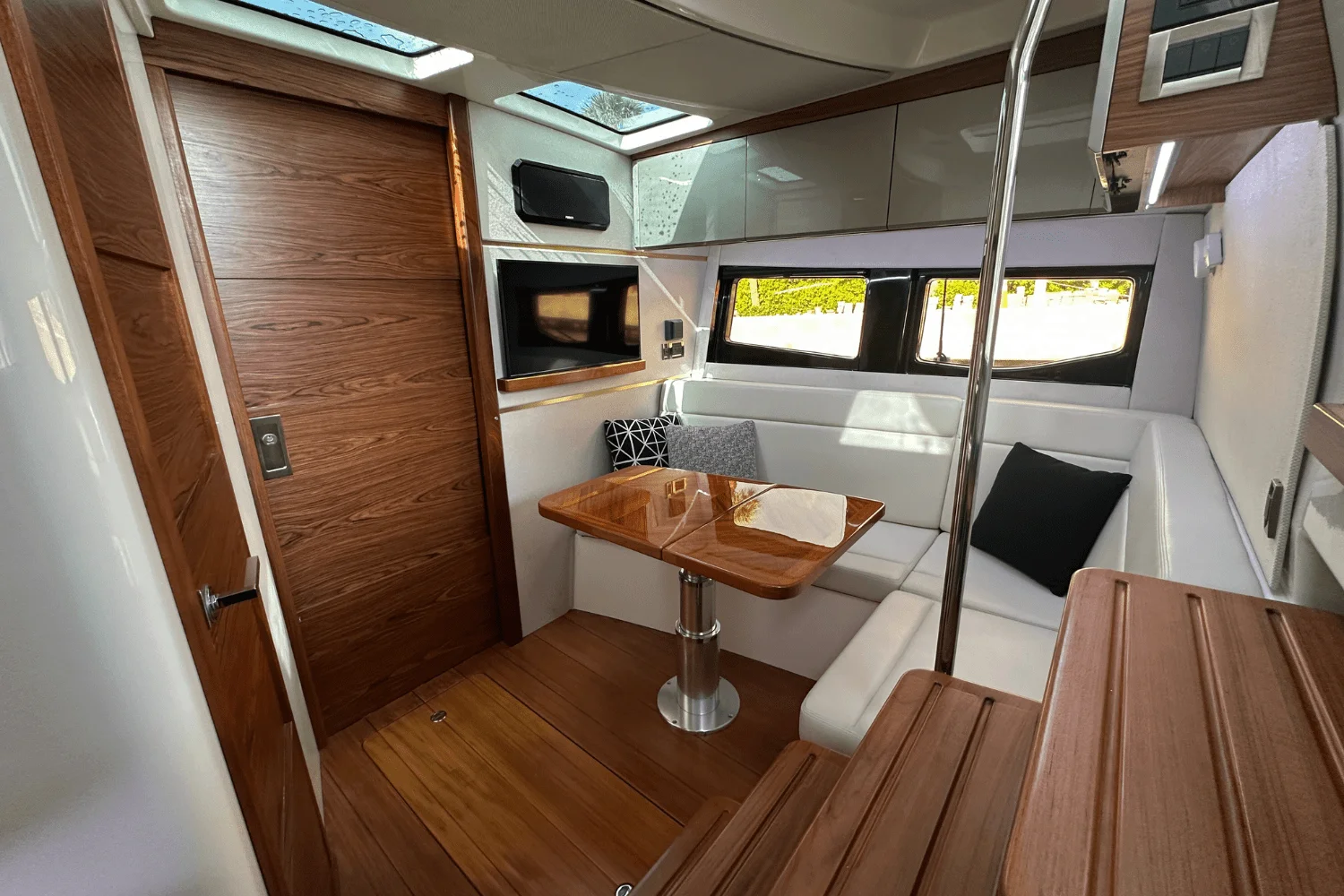 2025 Boston Whaler 405 Conquest Image Thumbnail #7