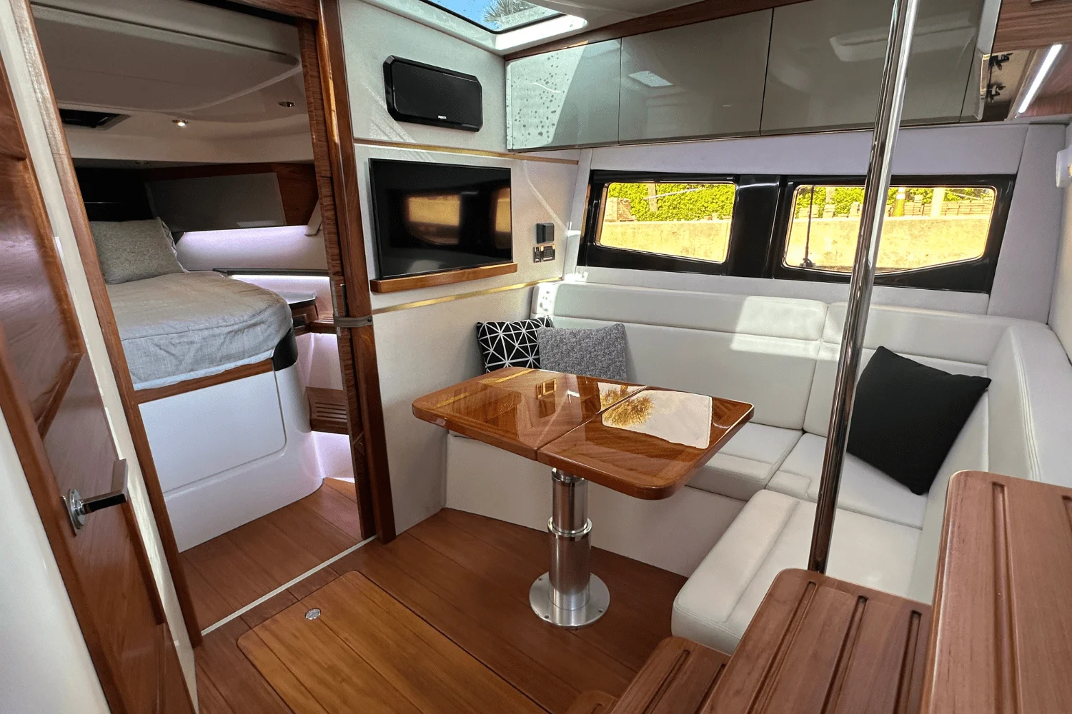 2025 Boston Whaler 405 Conquest Image Thumbnail #6