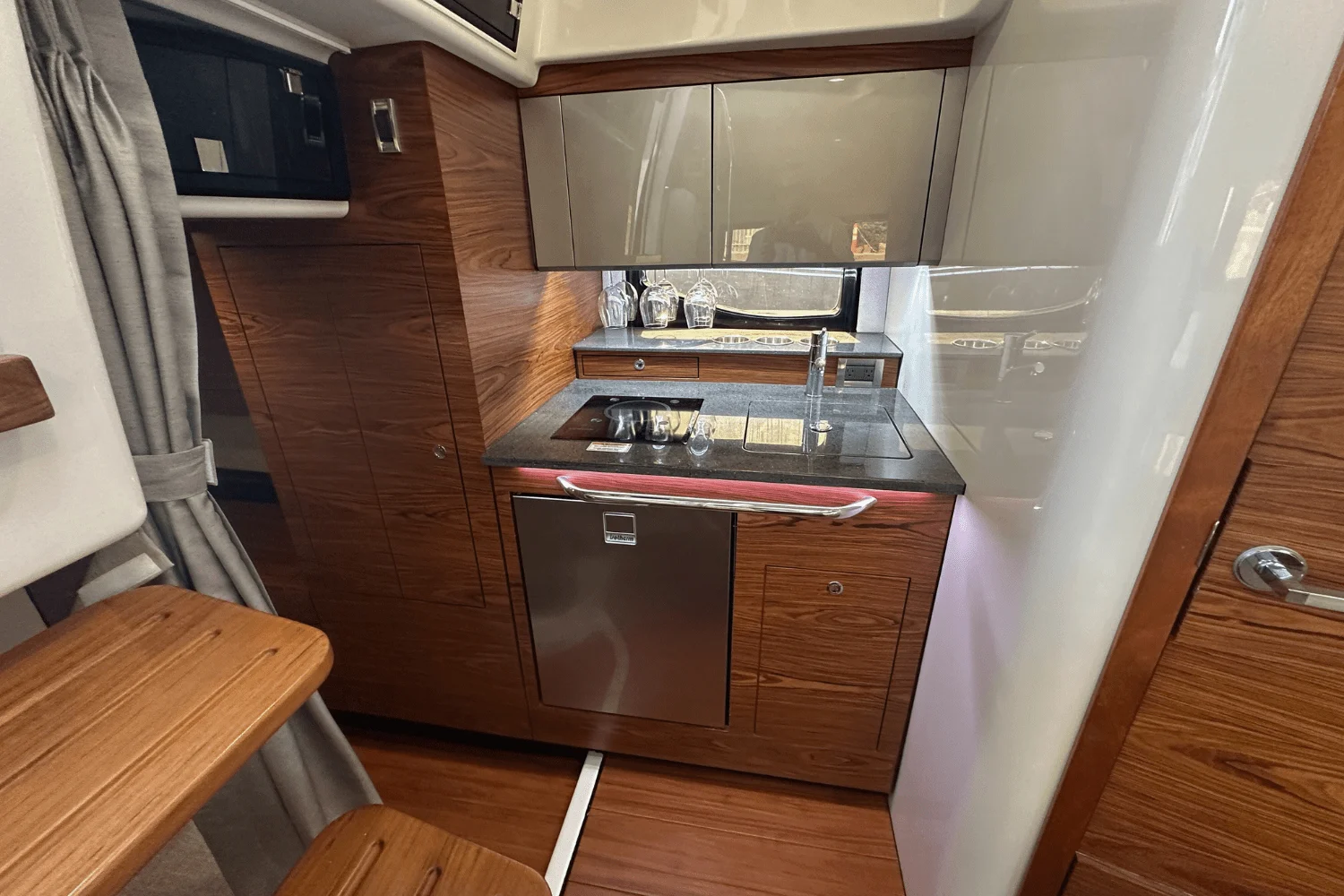 2025 Boston Whaler 405 Conquest Image Thumbnail #9