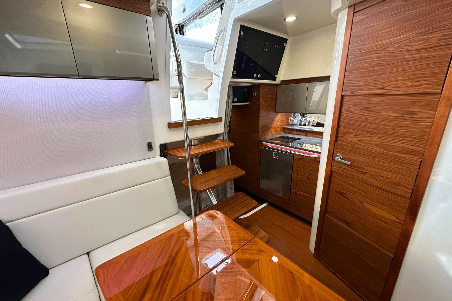 2025 Boston Whaler 405 Conquest Image Thumbnail #13