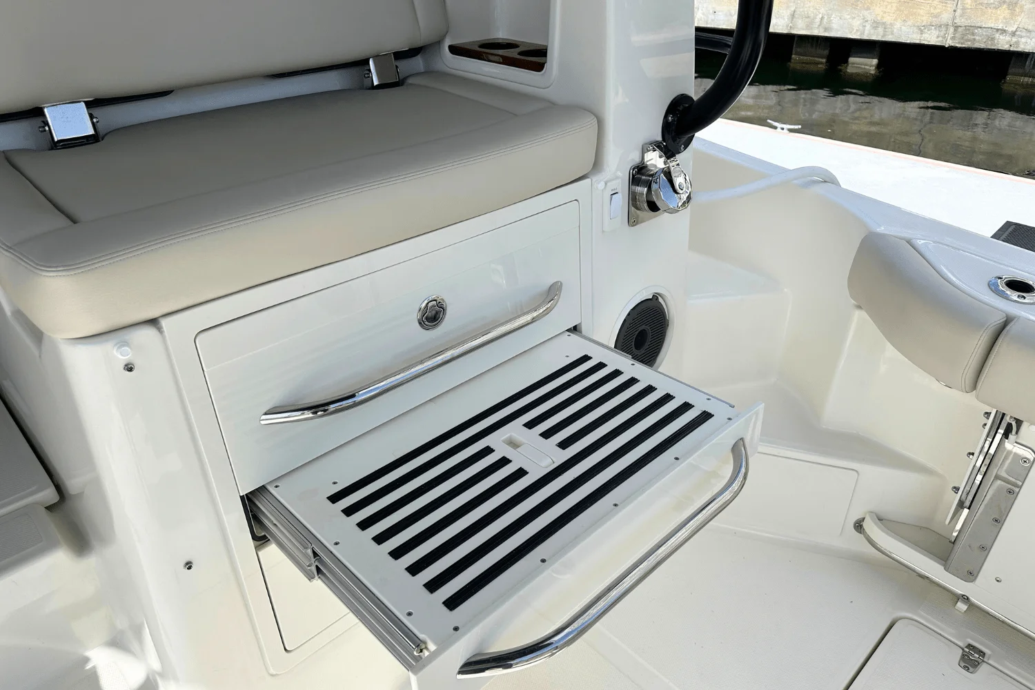 2025 Boston Whaler 405 Conquest Image Thumbnail #32