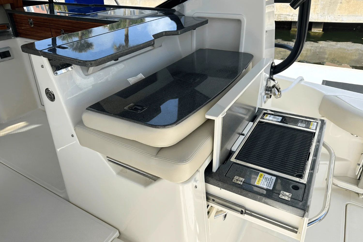 2025 Boston Whaler 405 Conquest Image Thumbnail #31