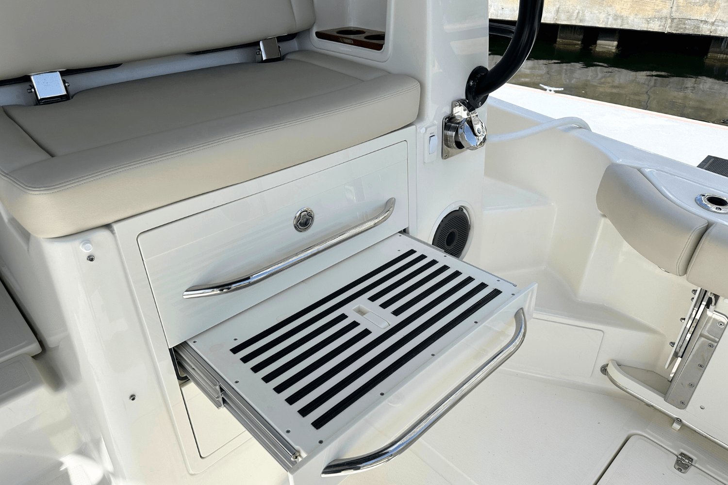2025 Boston Whaler 405 Conquest Image Thumbnail #32