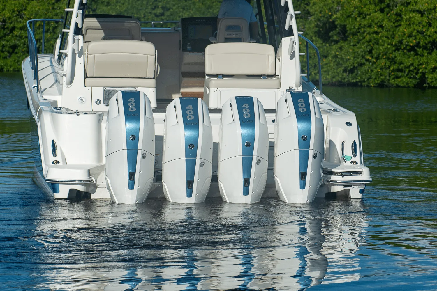 2025 Boston Whaler 405 Conquest Image Thumbnail #4