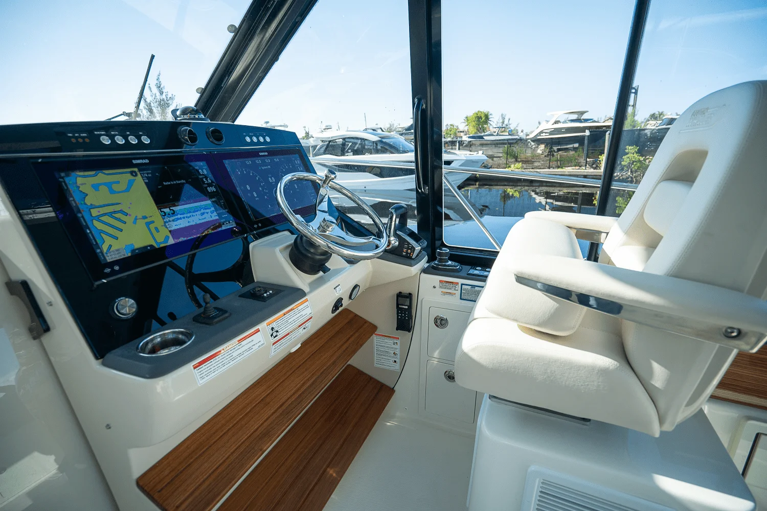 2025 Boston Whaler 405 Conquest Image Thumbnail #14