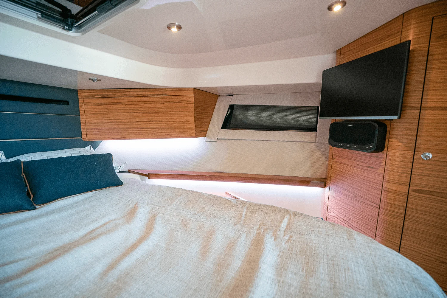 2025 Boston Whaler 405 Conquest Image Thumbnail #30