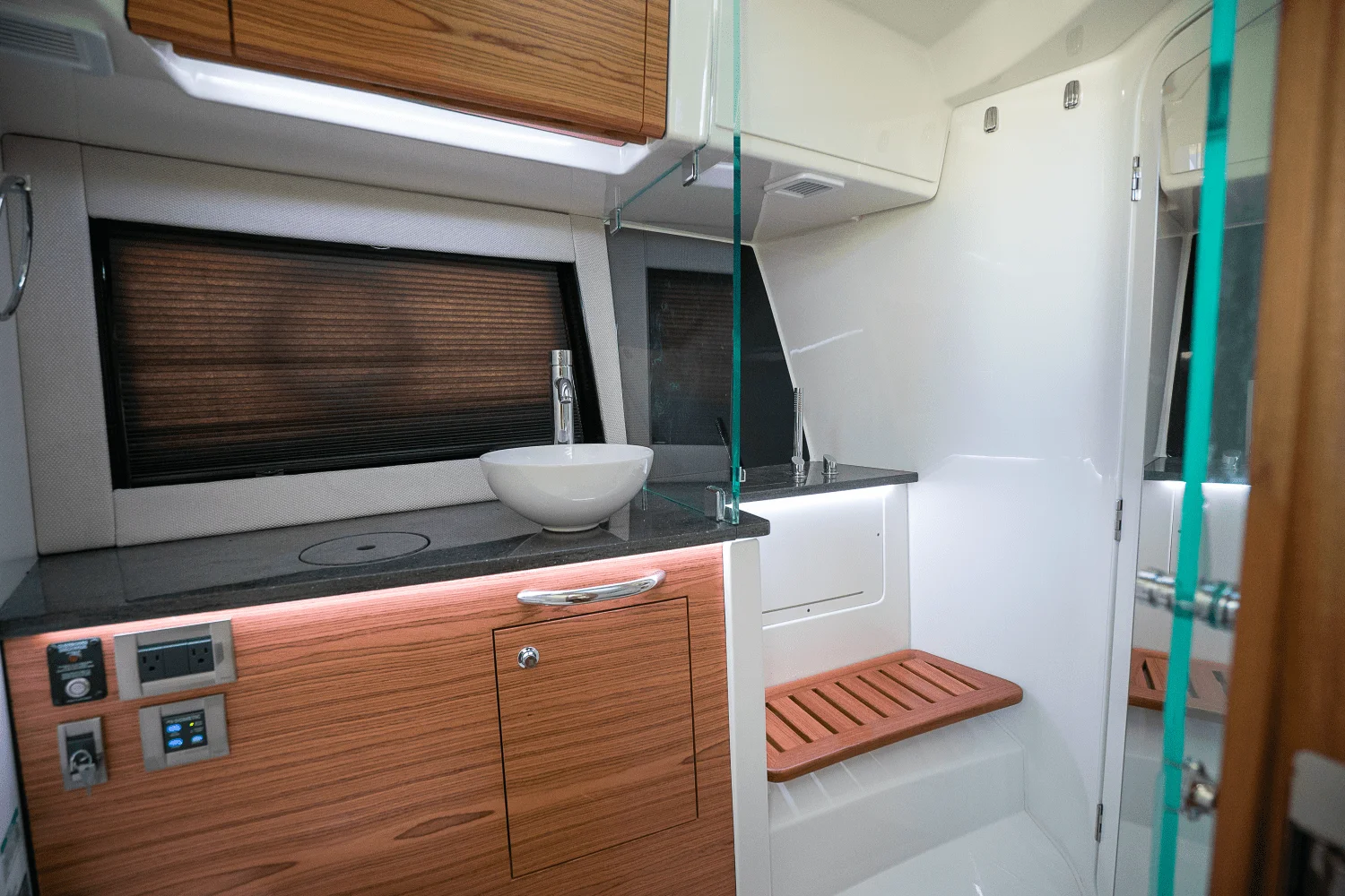 2025 Boston Whaler 405 Conquest Image Thumbnail #33